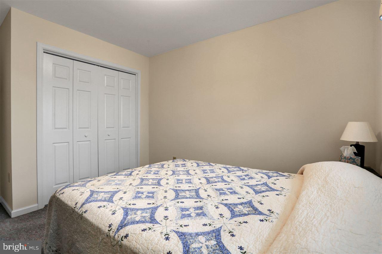 COUNTRY MANOR - Residential