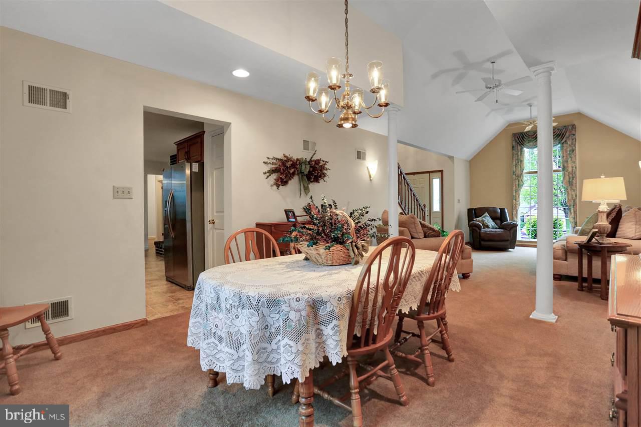 COUNTRY MANOR - Residential