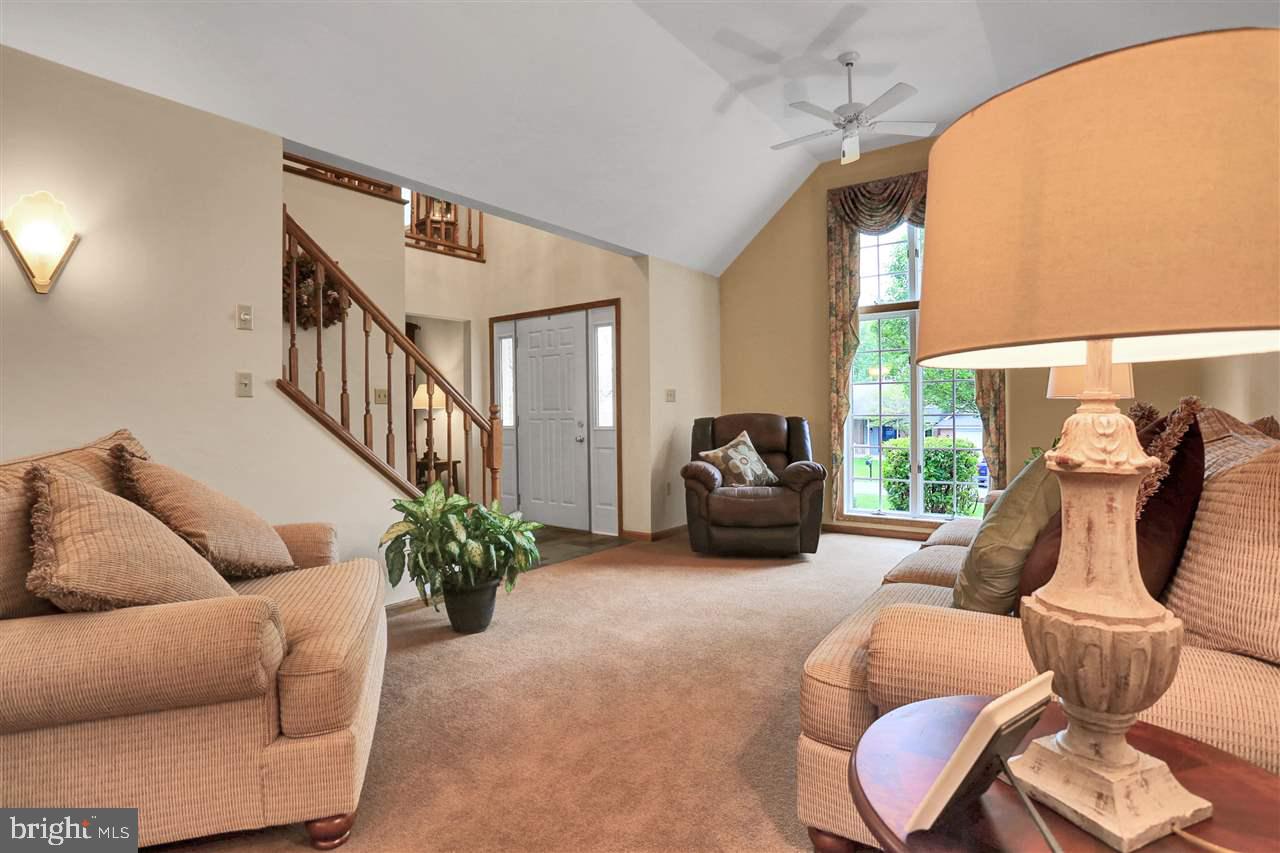 COUNTRY MANOR - Residential
