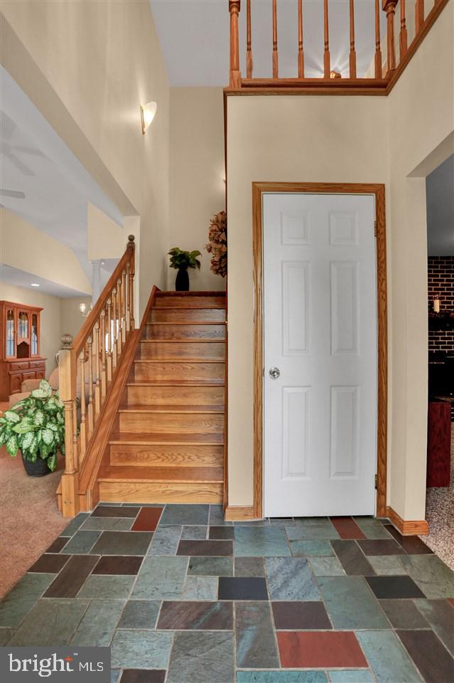 COUNTRY MANOR - Residential