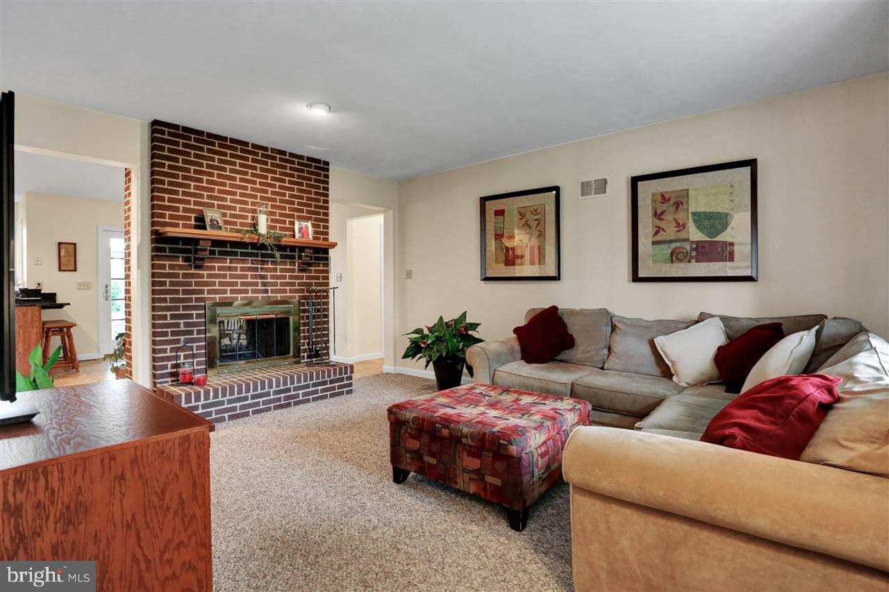 COUNTRY MANOR - Residential