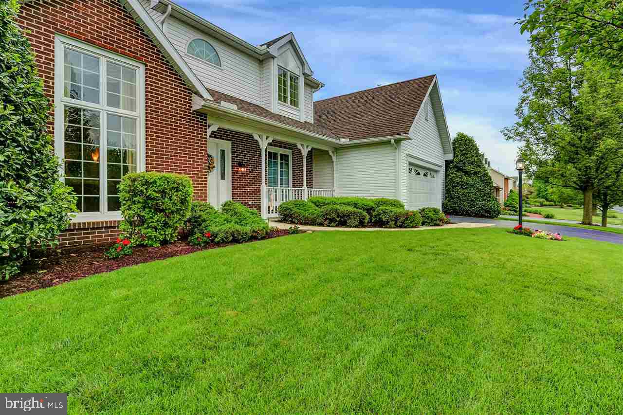COUNTRY MANOR - Residential