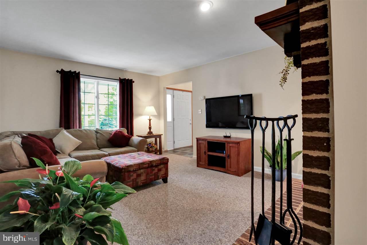 COUNTRY MANOR - Residential