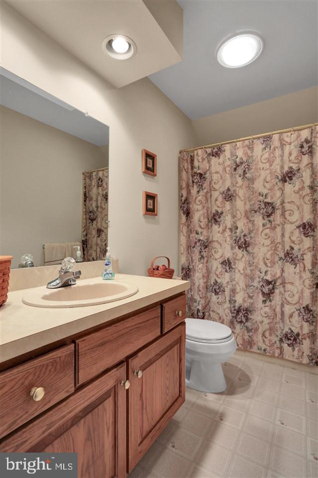 COUNTRY MANOR - Residential