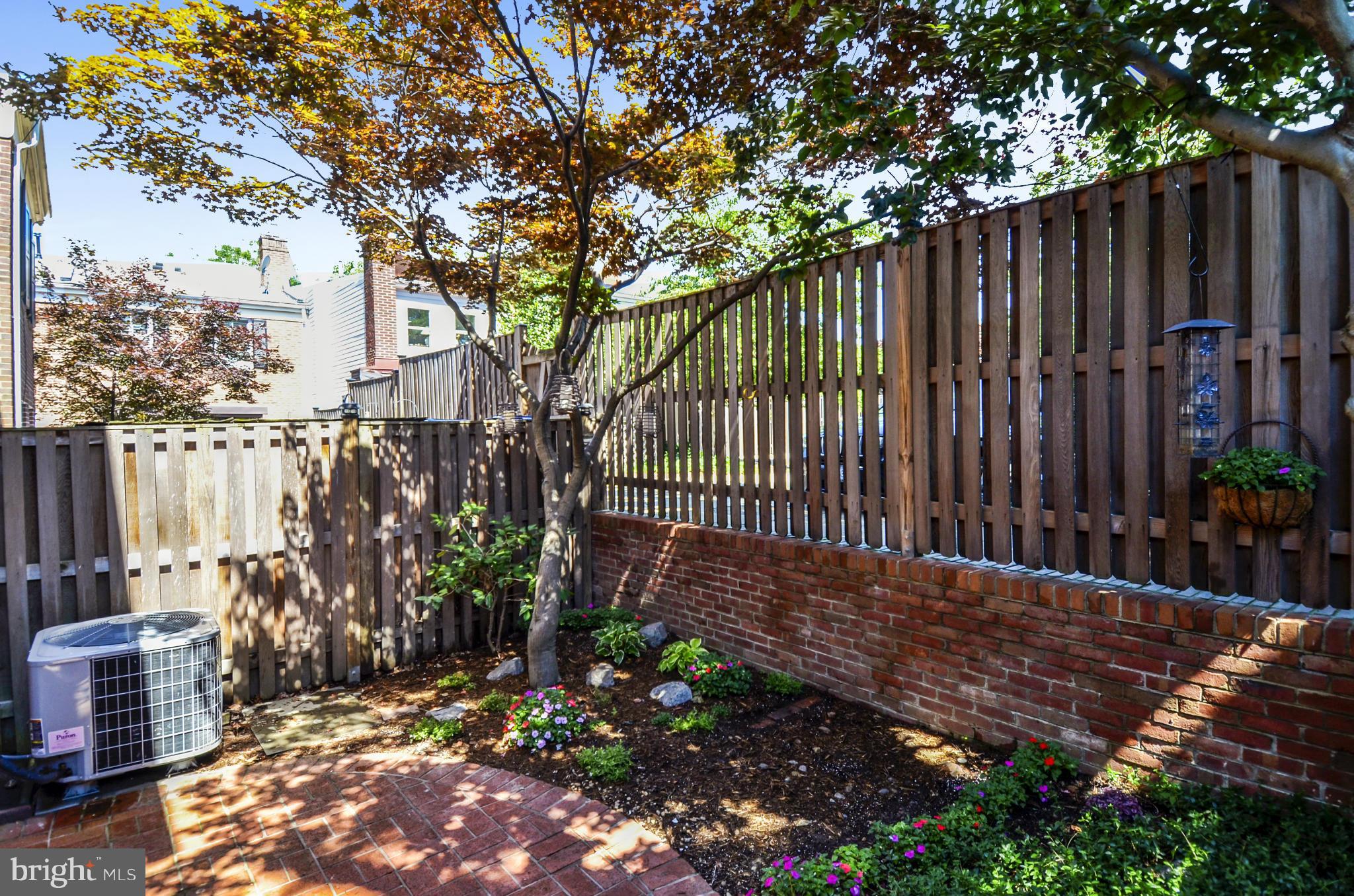 BURGES SQUARE - Residential Lease