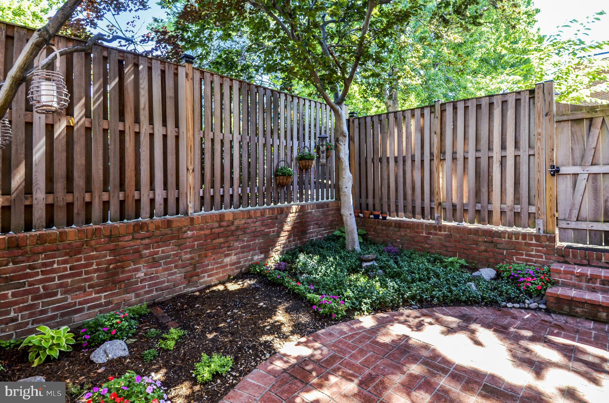 BURGES SQUARE - Residential Lease