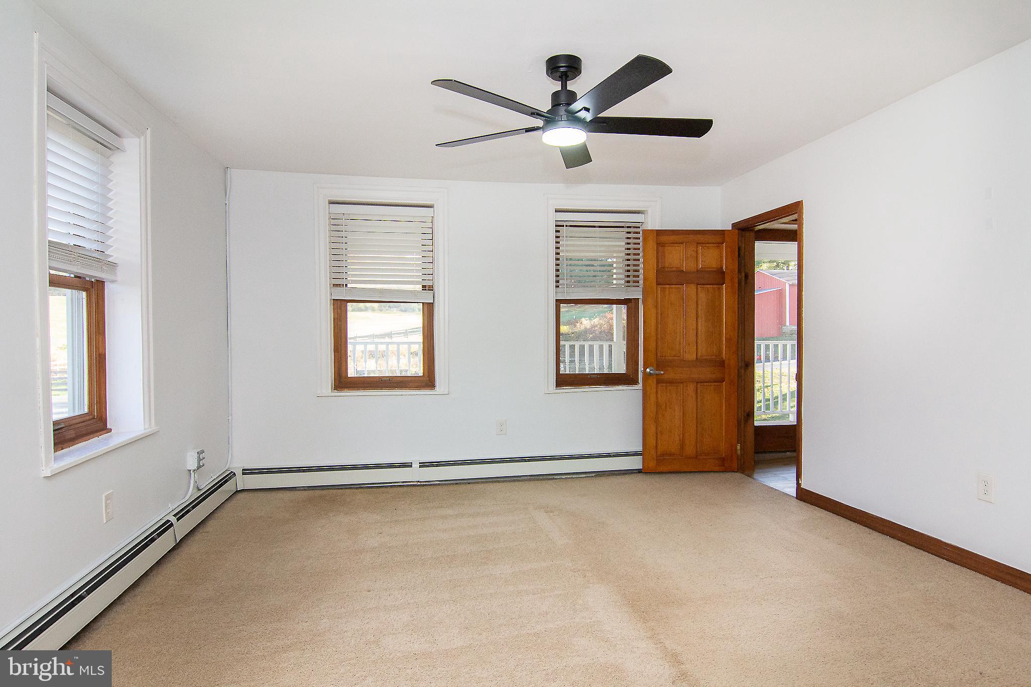 TWIN LAKES - Residential