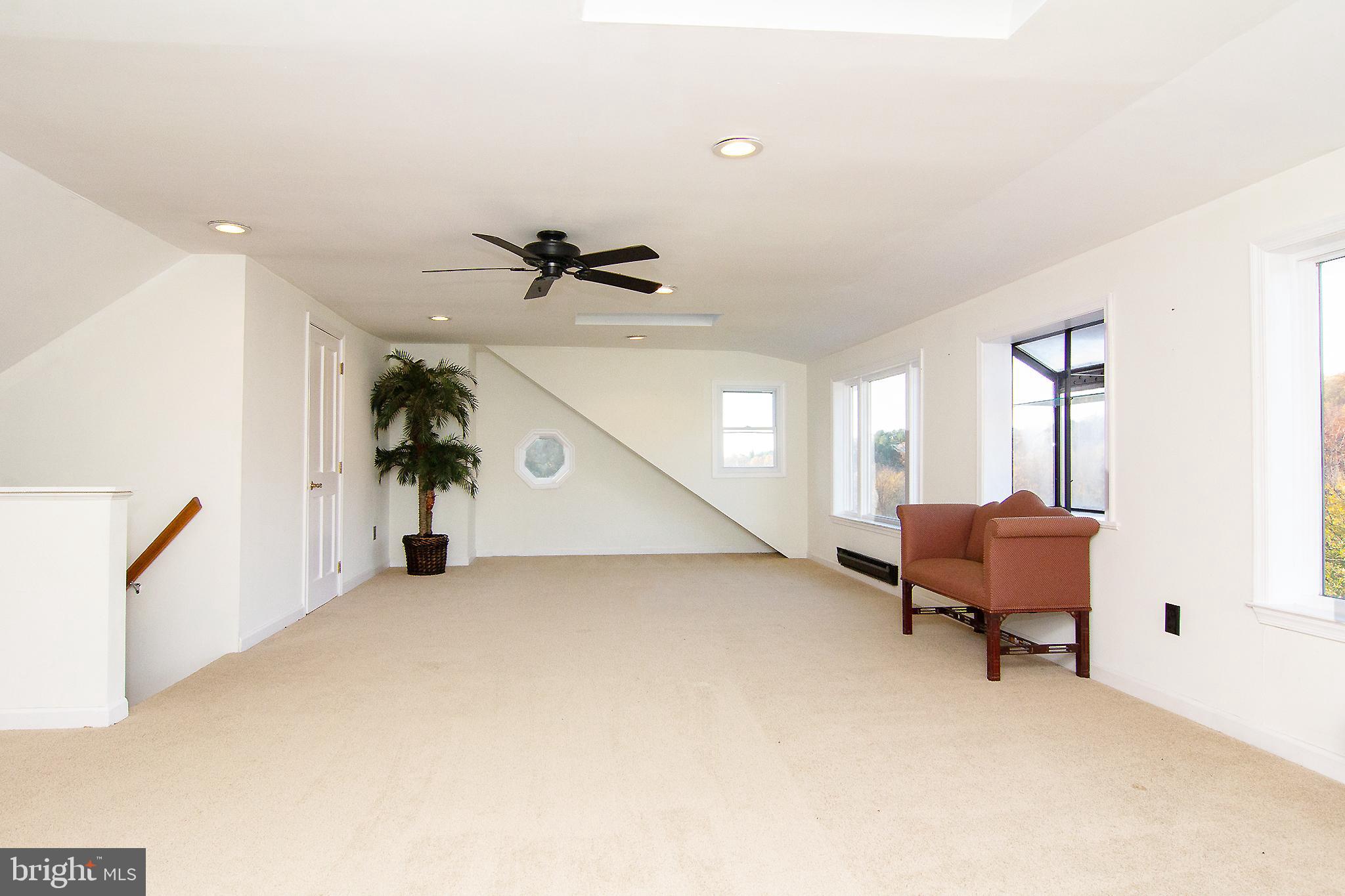 TWIN LAKES - Residential