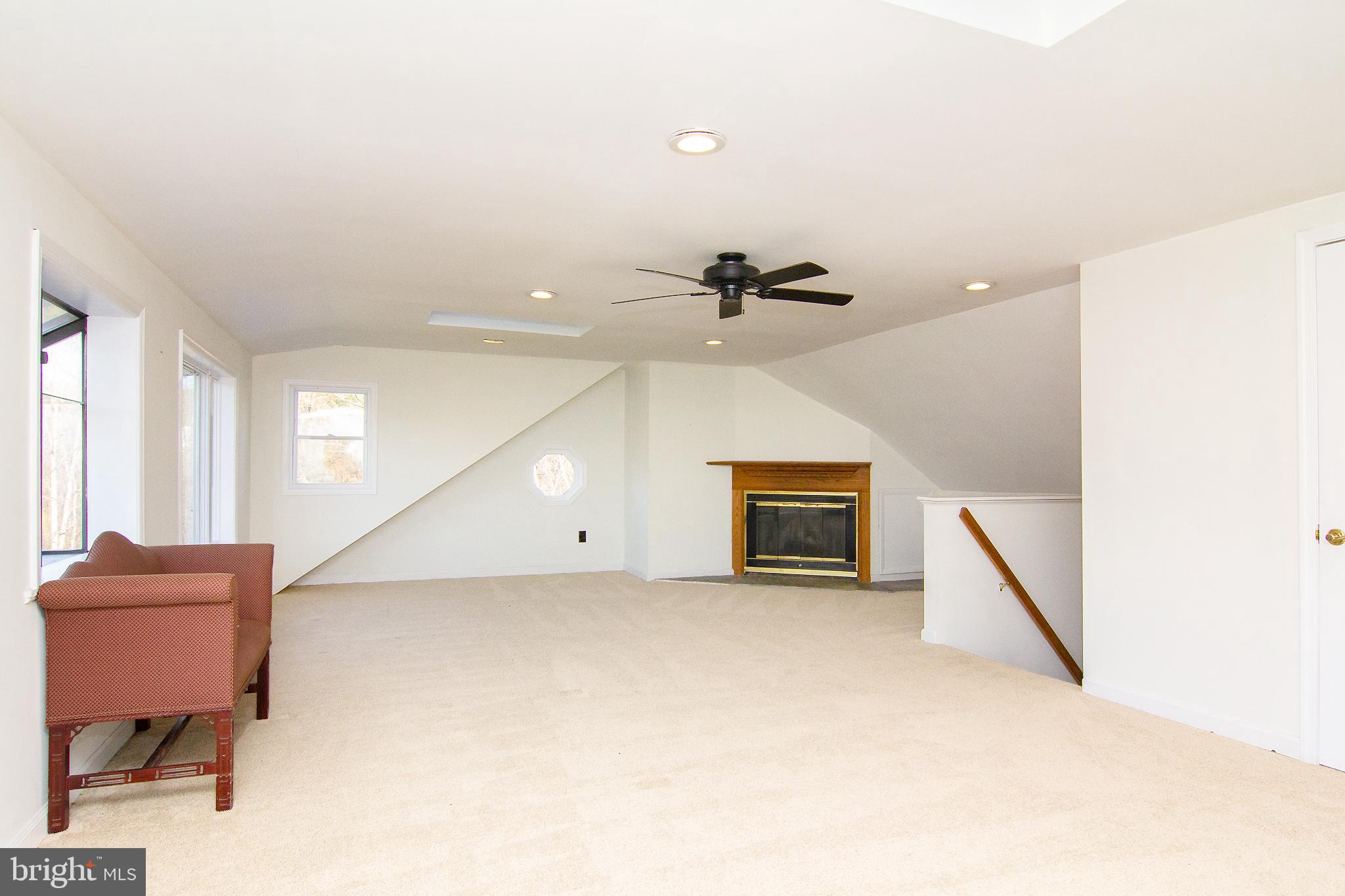 TWIN LAKES - Residential