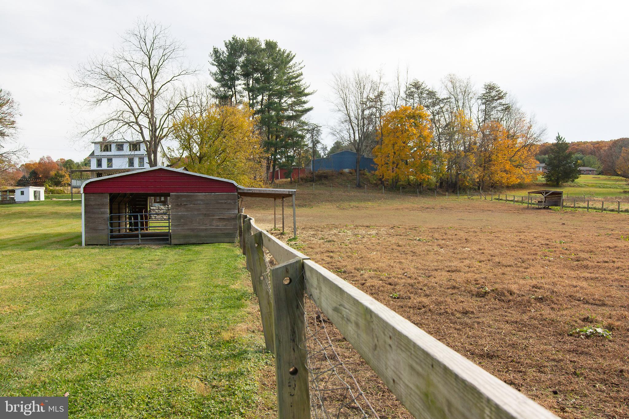 TWIN LAKES - Residential