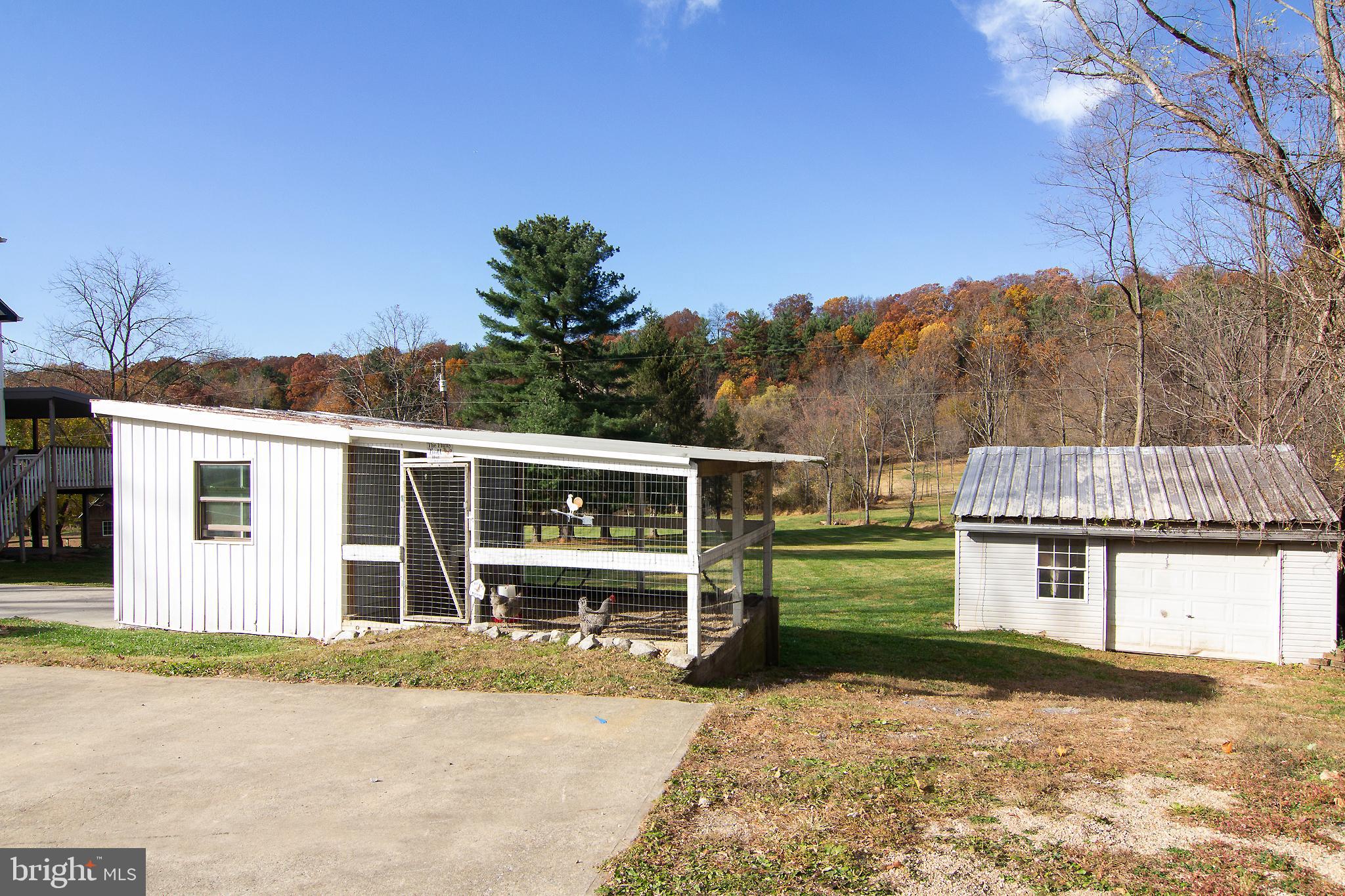 TWIN LAKES - Residential