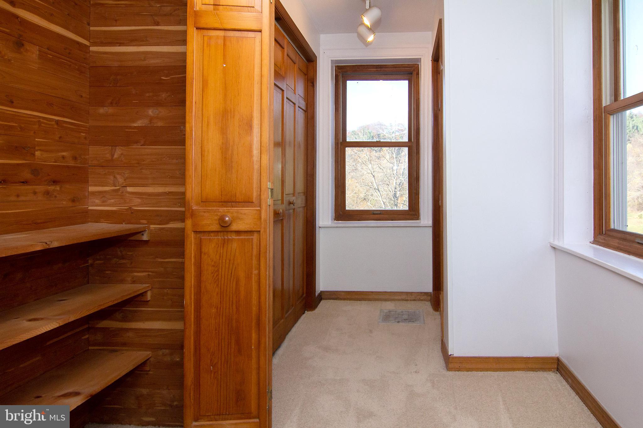 TWIN LAKES - Residential