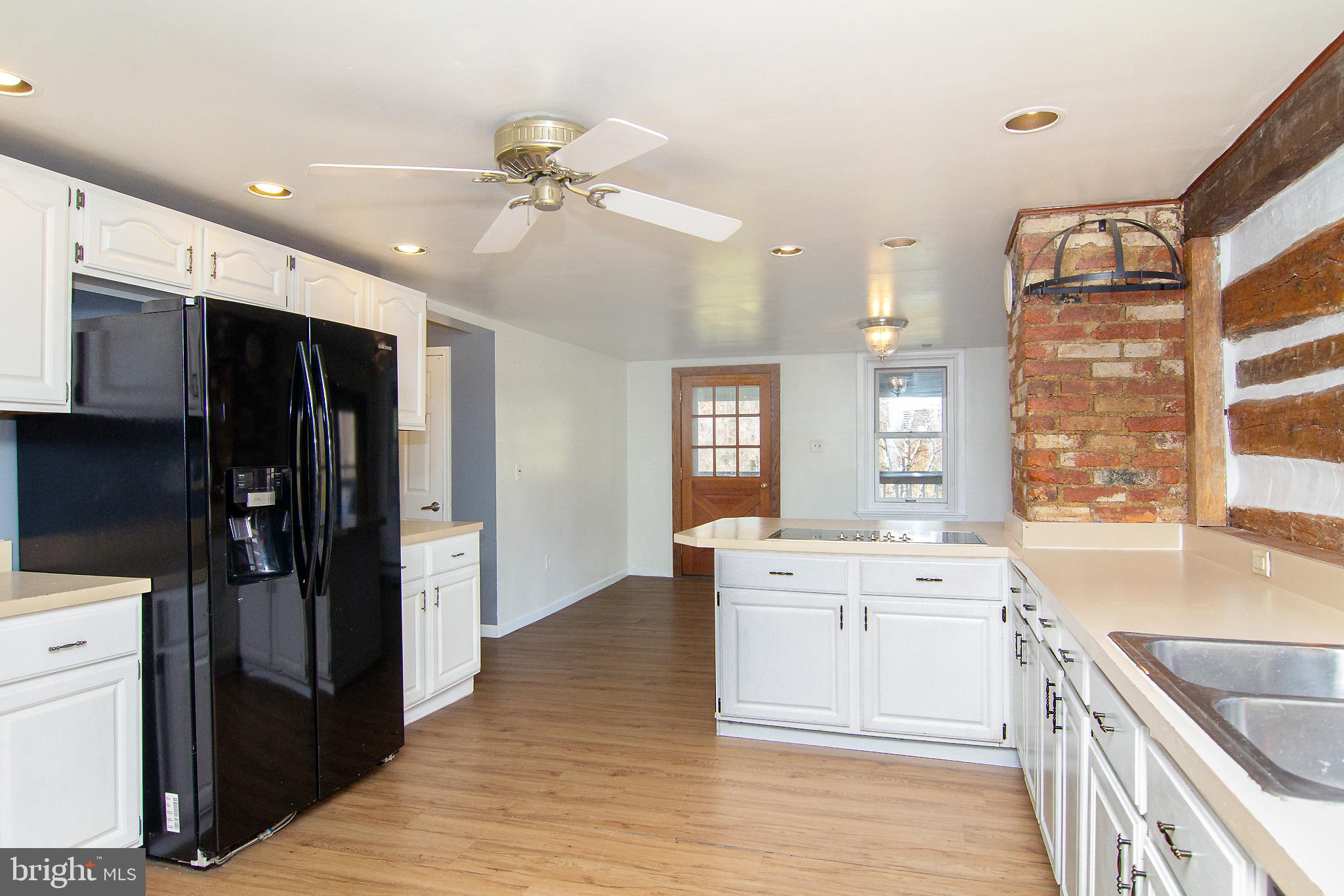 TWIN LAKES - Residential