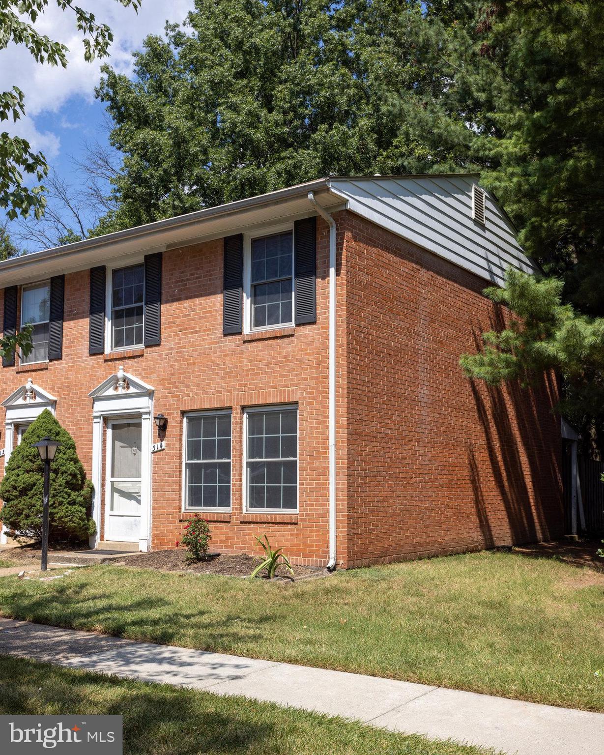 PEMBROOKE - Residential