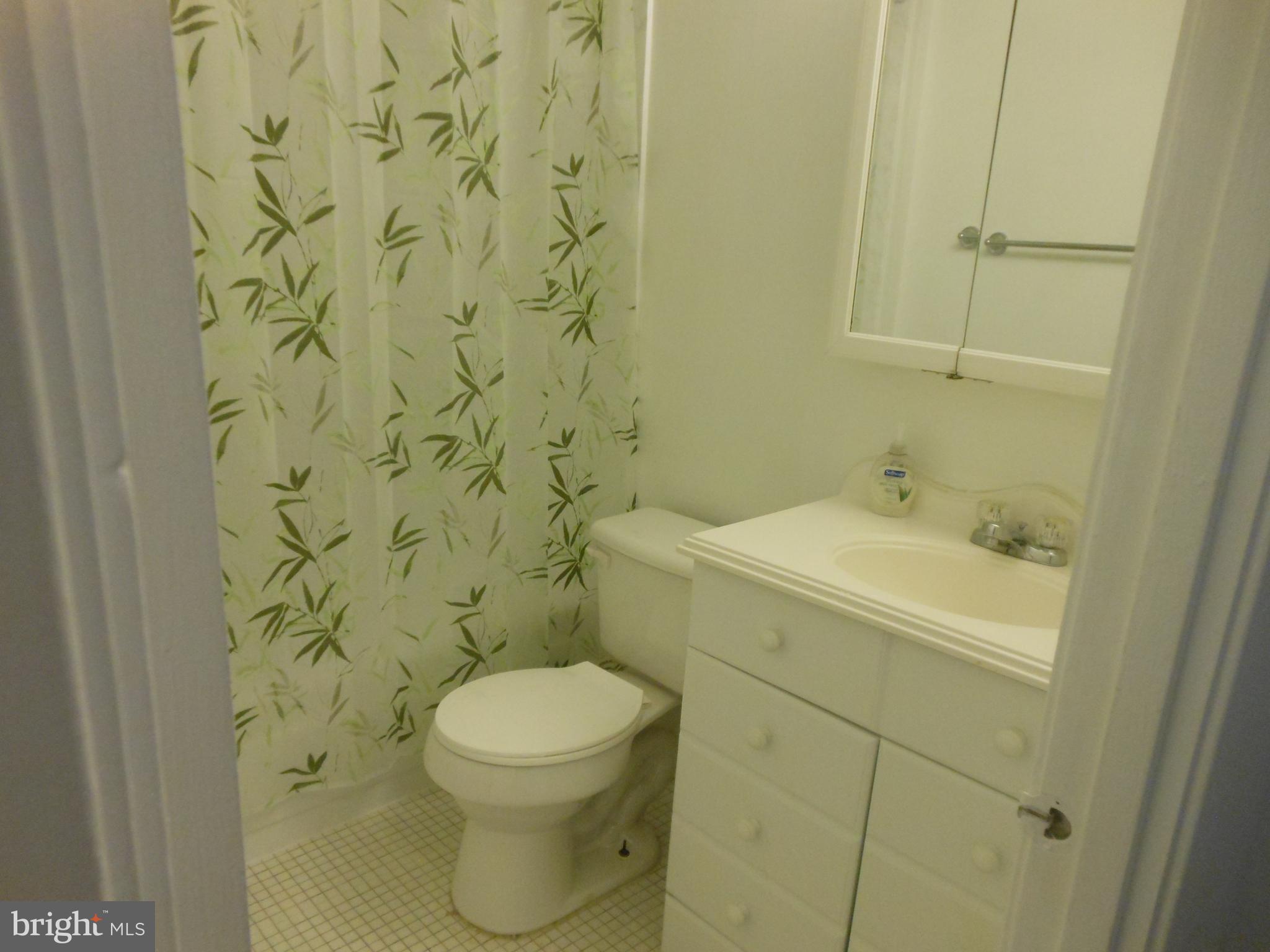 SUMMERTREE CONDO APTS - Residential Lease