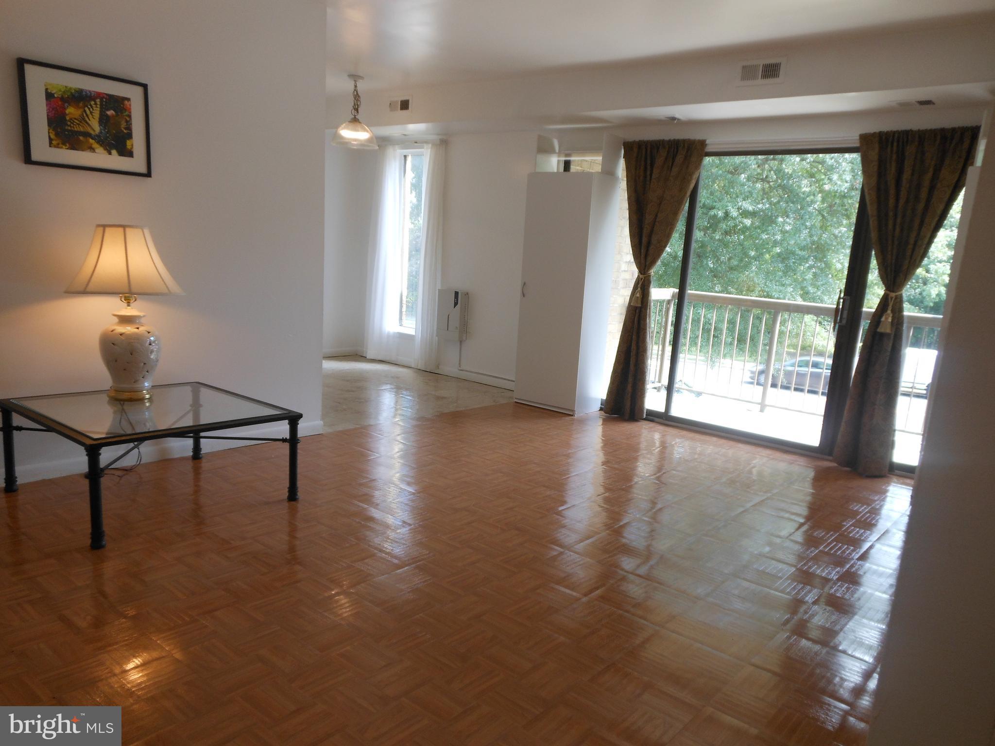 SUMMERTREE CONDO APTS - Residential Lease