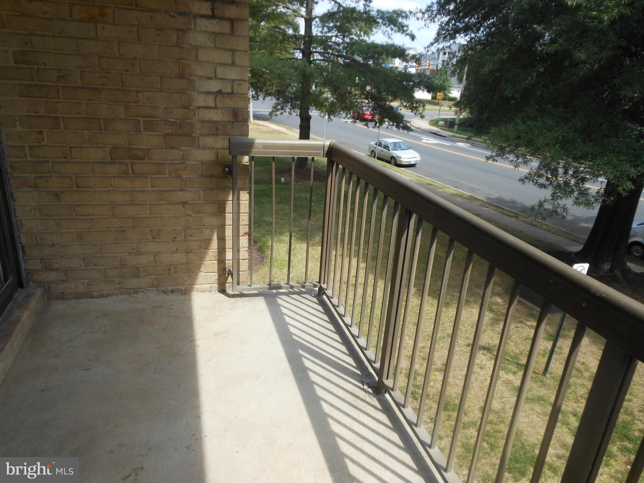 SUMMERTREE CONDO APTS - Residential Lease