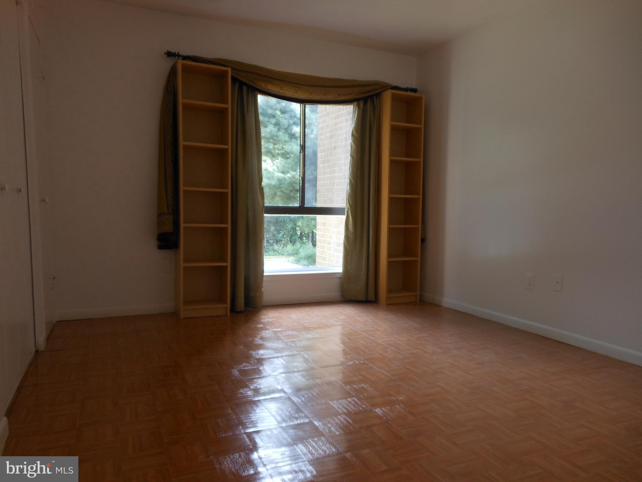 SUMMERTREE CONDO APTS - Residential Lease