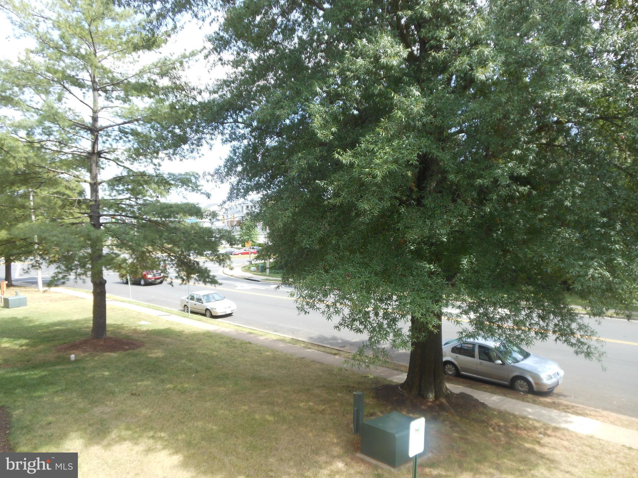 SUMMERTREE CONDO APTS - Residential Lease