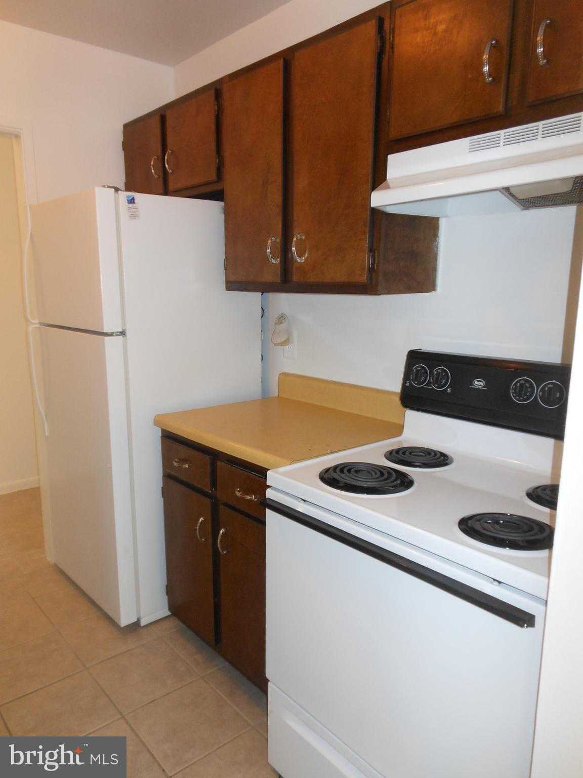 SUMMERTREE CONDO APTS - Residential Lease