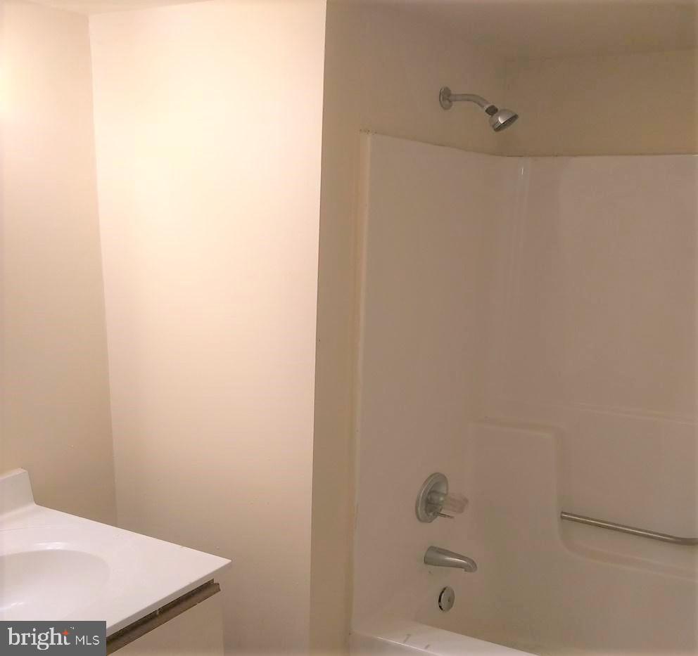 FRANKLIN SQUARE HISTORIC DISTRICT - Residential Lease