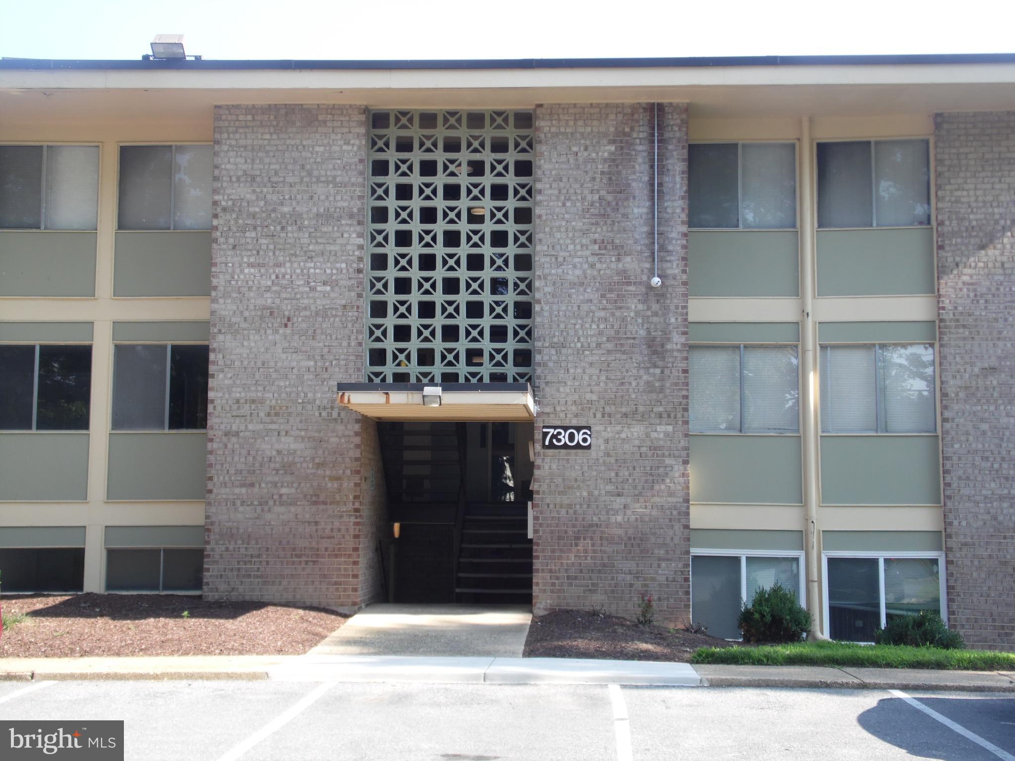 Beautiful and specious two bedrooms one bath condominium, dining room, living room and balcony. Remodeled bathroom, updated kitchen quartz countertops, fresh painted, very close to 495, restaurants, and many stores.
