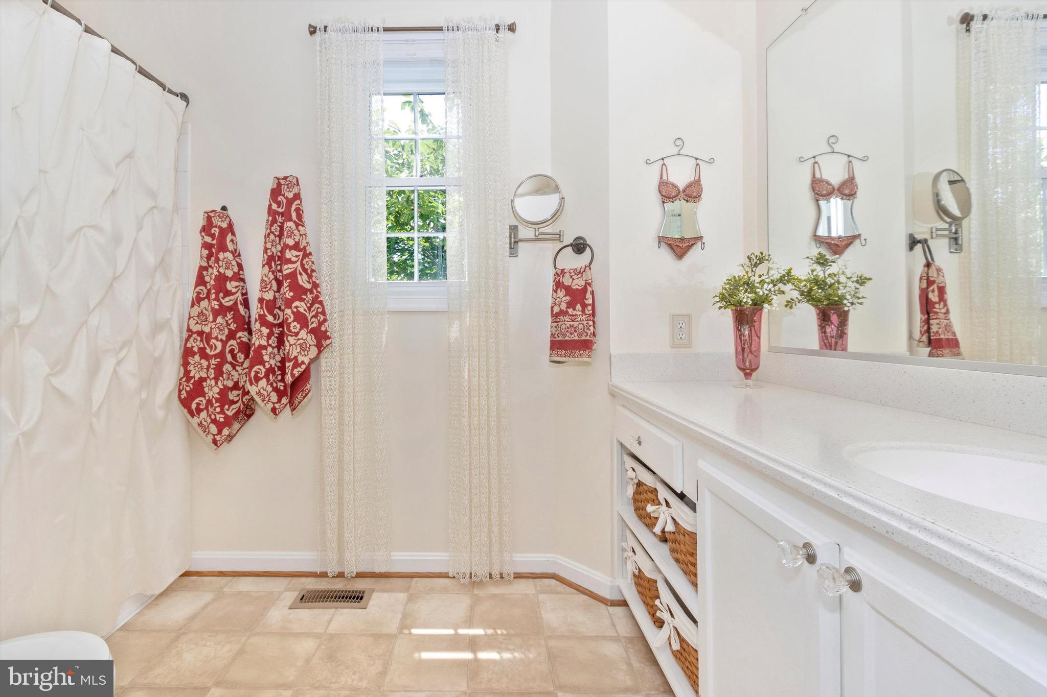 ROBIN MEADOWS - Residential