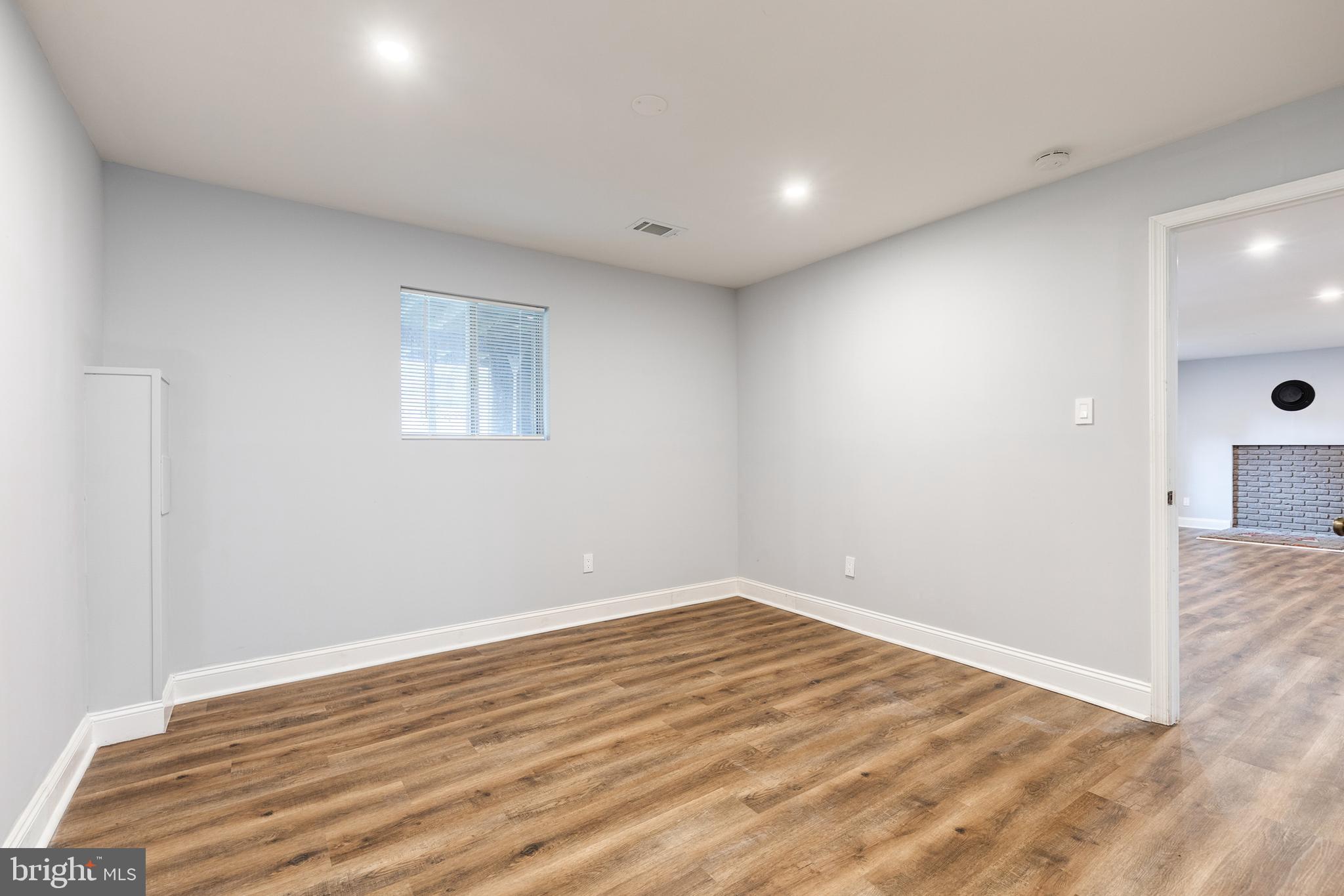 CARROLLTON MANOR - Residential Lease