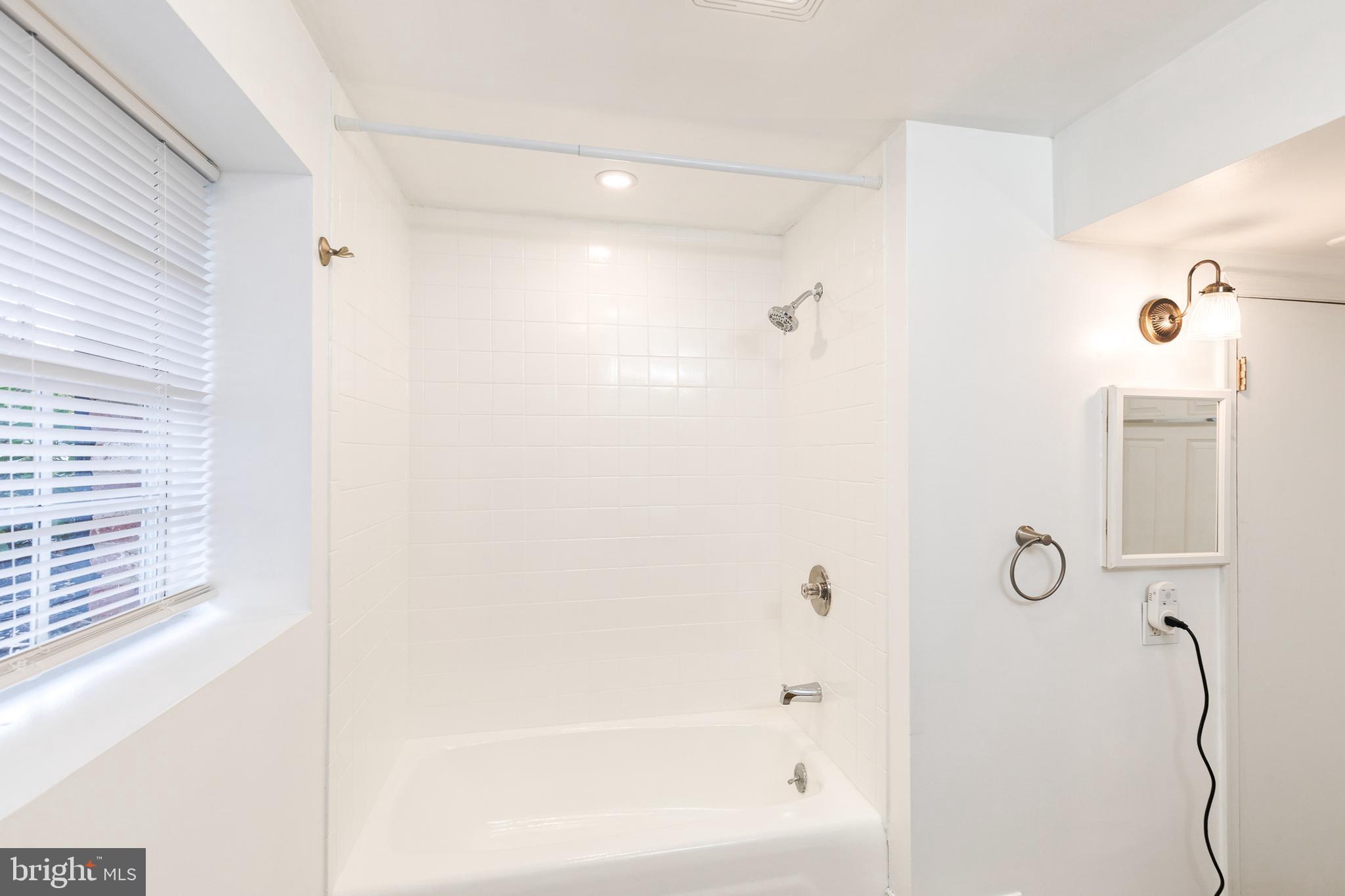 CARROLLTON MANOR - Residential Lease