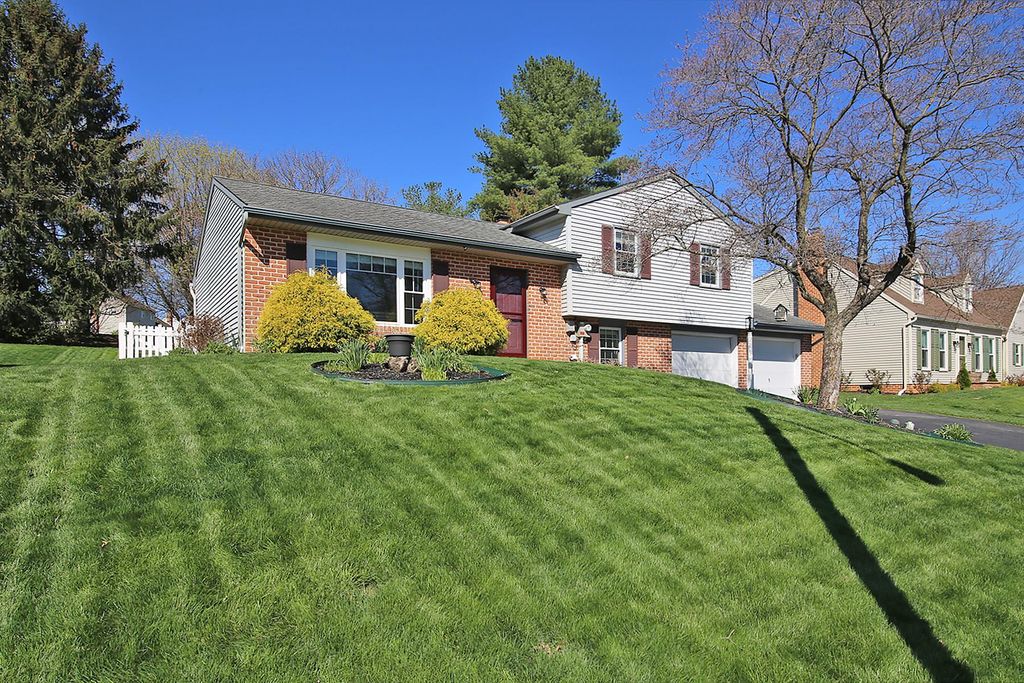 Photo of 77 E Mohler Church Road, EPHRATA, PA 17522 (MLS # PALA2086736)