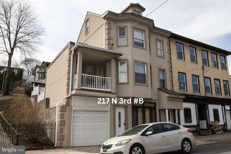 Credit Check Required.  1 Bedroom, 1 Bathroom Apartment in Pottsville, PA.  Appliances included.  Close to the downtown.  Landlord pays heat, water, sewer & trash.  No pets.  Close proximity to Rt 61 for easy travel.  Completed online application required before showing / viewing.