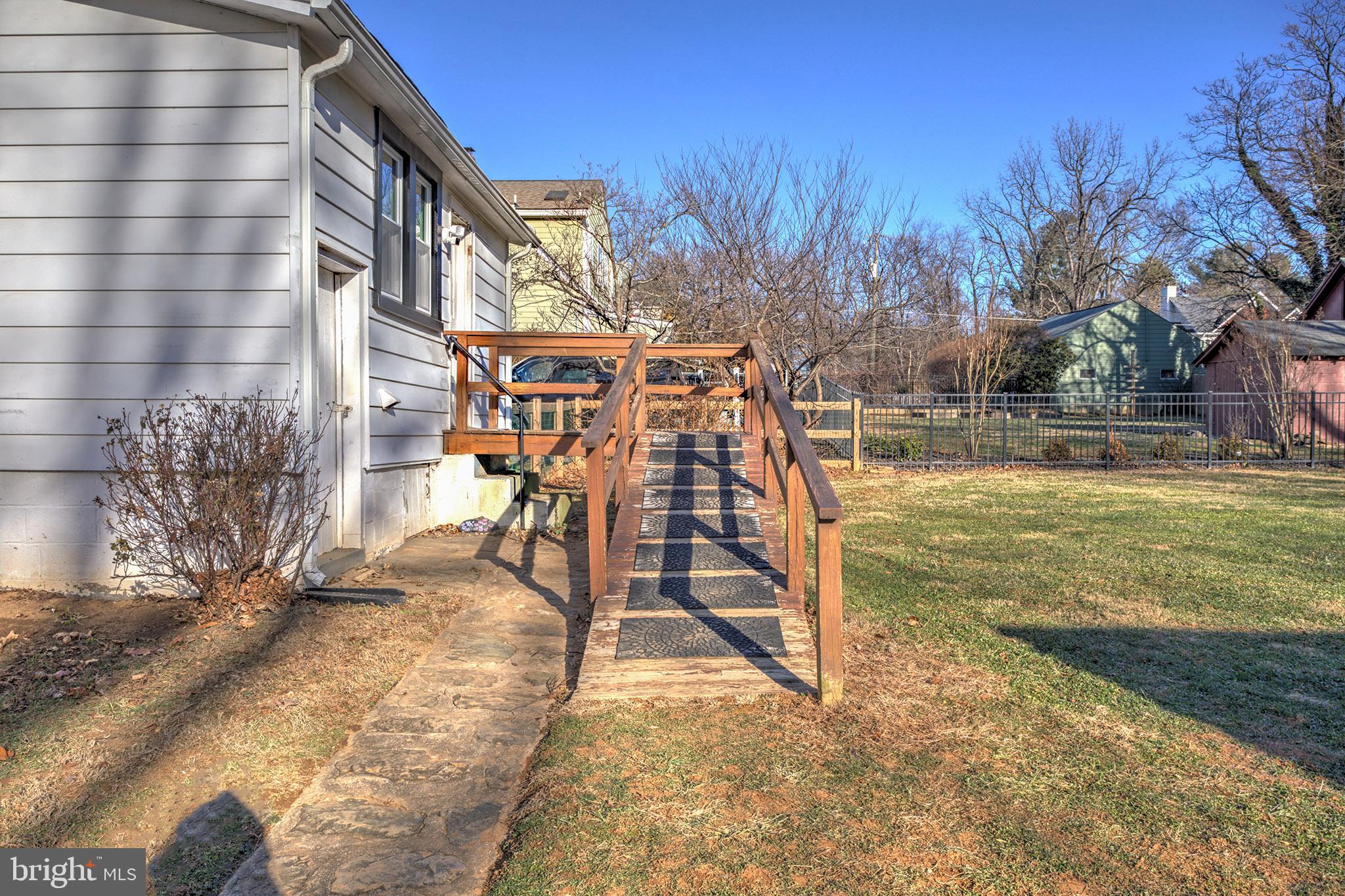 TOWN OF ROUND HILL - Residential