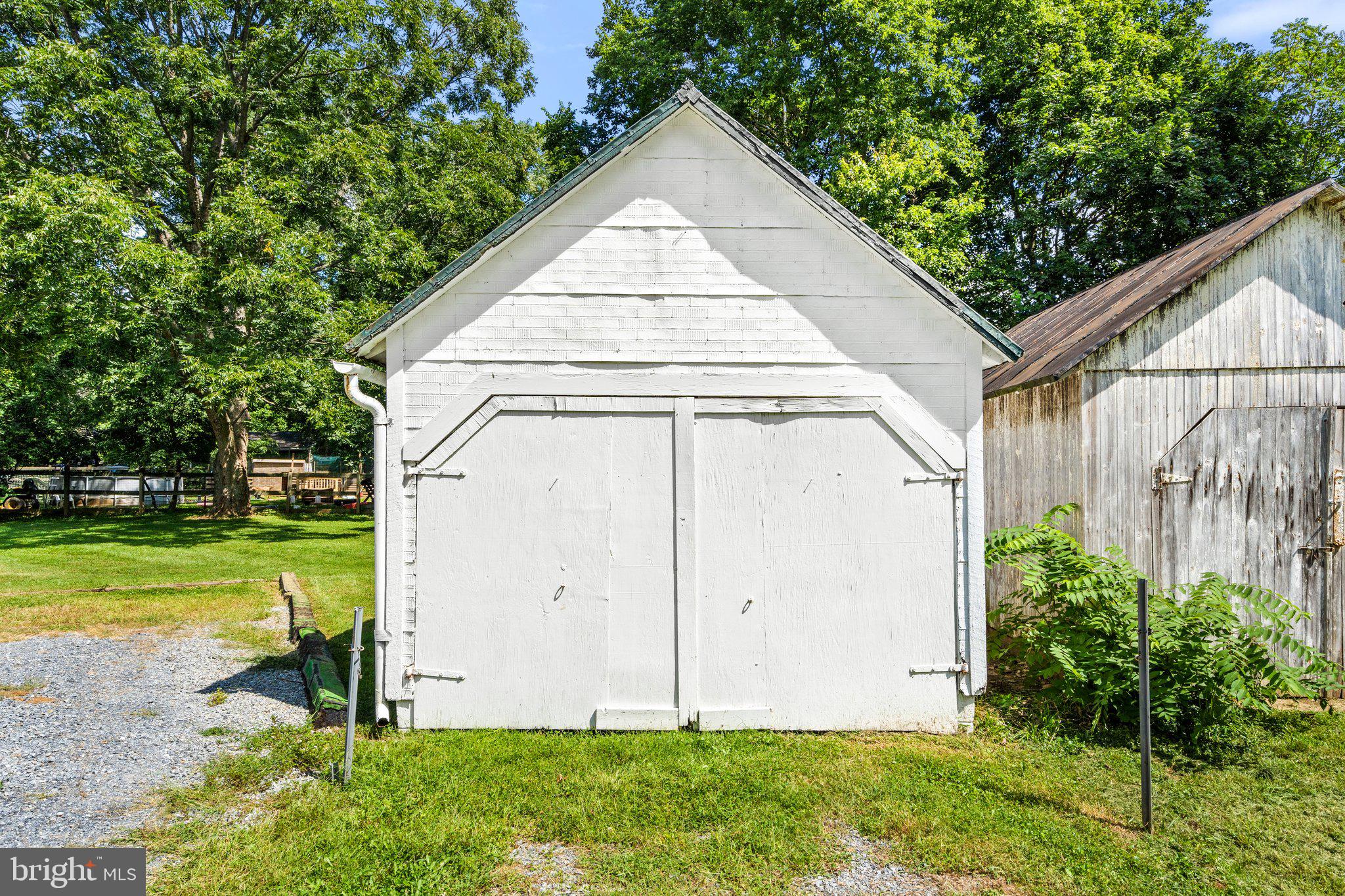 TOWN OF ROUND HILL - Residential