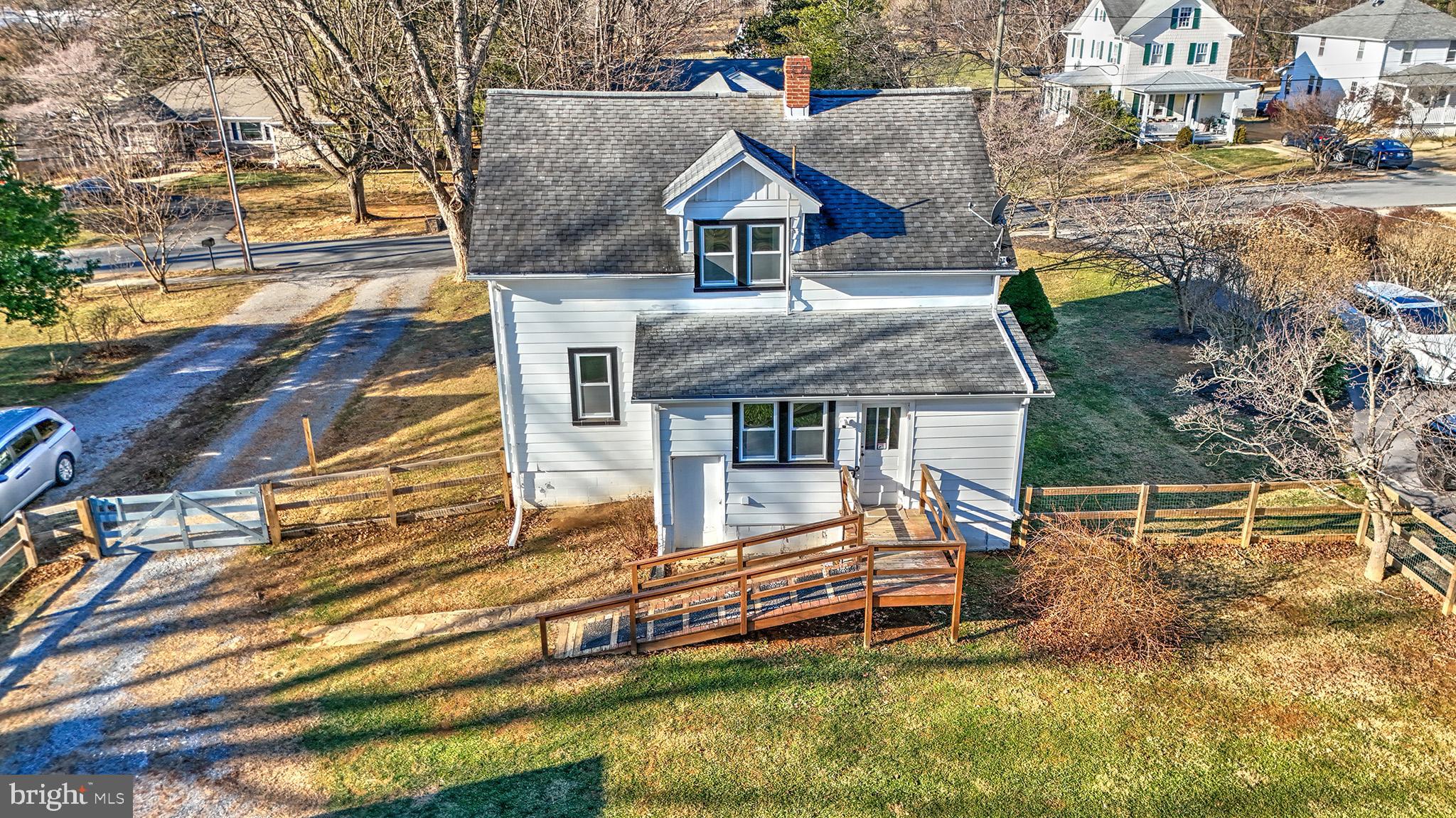 TOWN OF ROUND HILL - Residential