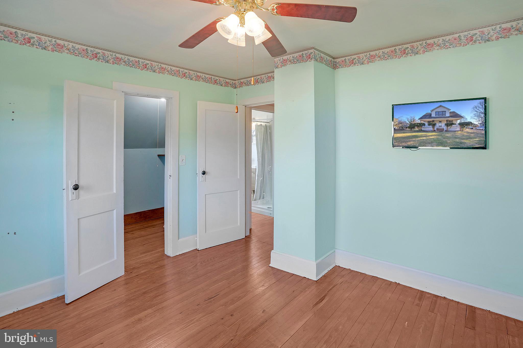 TOWN OF ROUND HILL - Residential