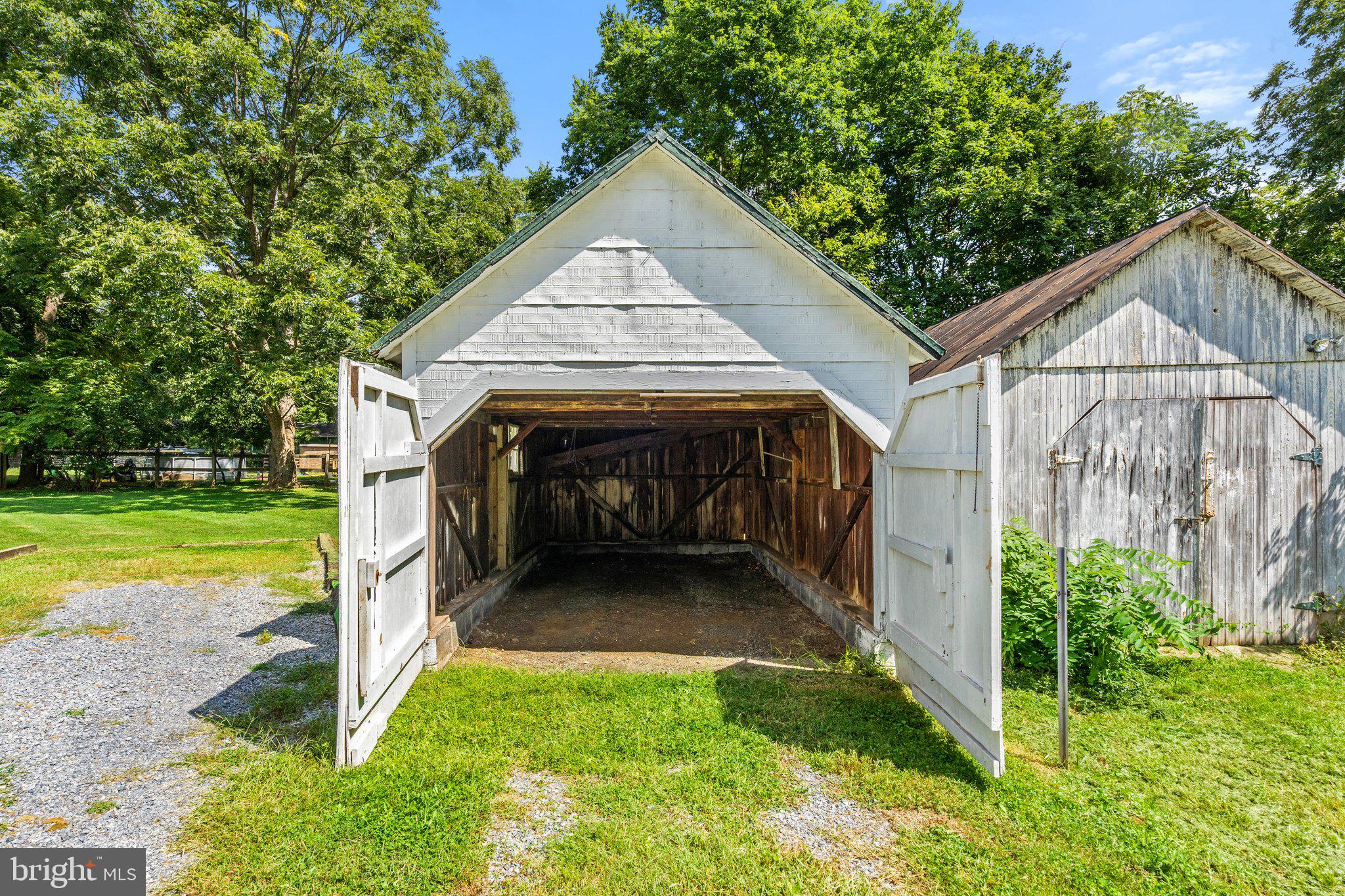 TOWN OF ROUND HILL - Residential
