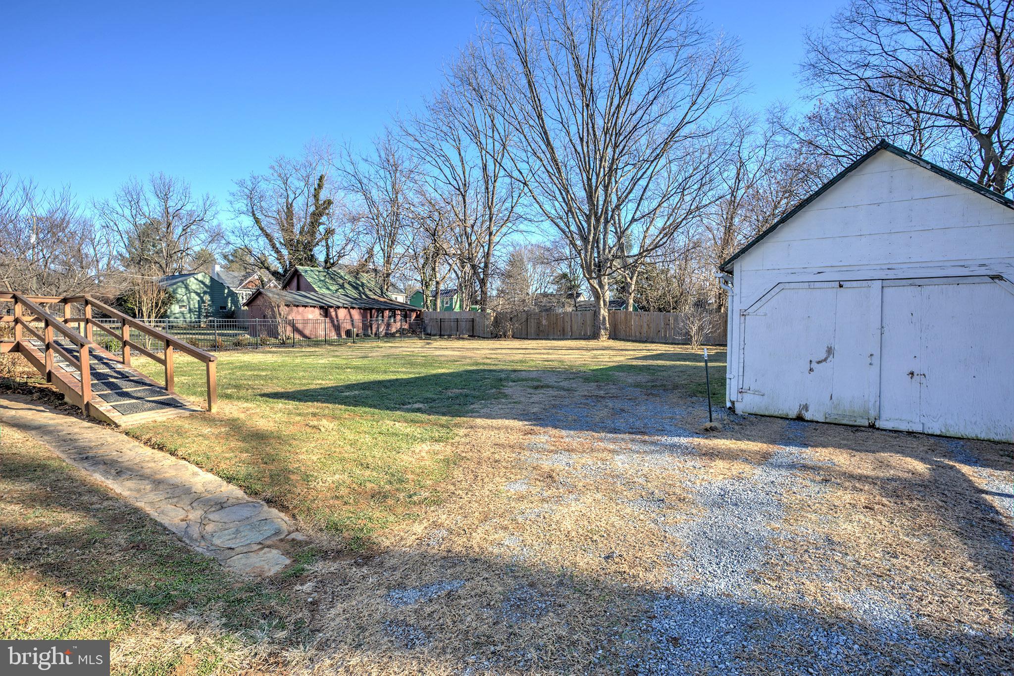 TOWN OF ROUND HILL - Residential