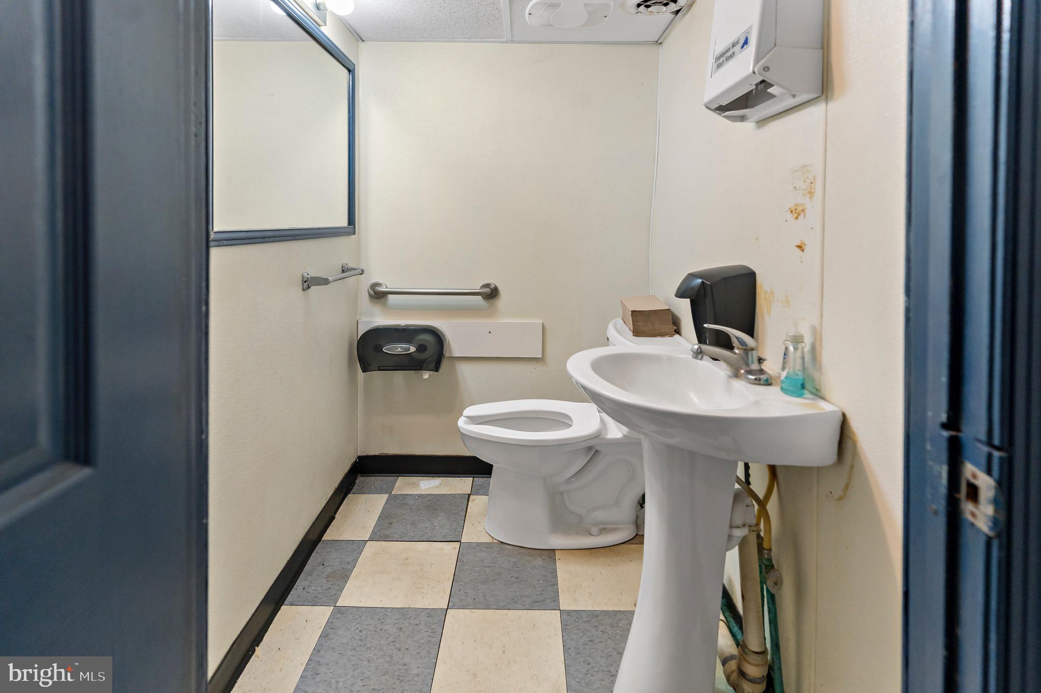 MARTINSBURG - Commercial Sale