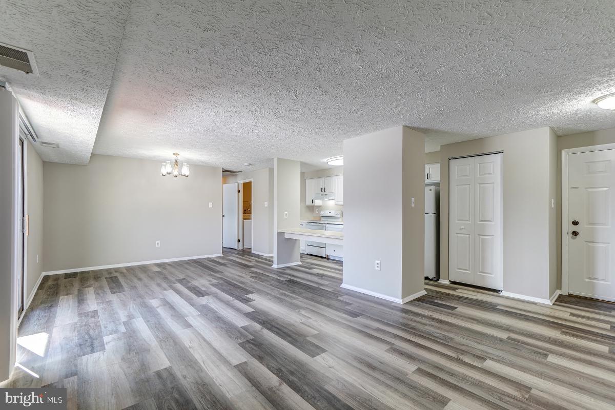 AMBERTOWNE - Residential Lease