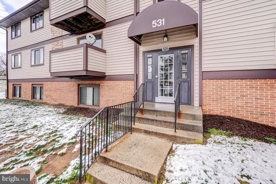 Third Floor Unit in a Great Location!  Beautifully updated, 930 square feet of space and ready to move in.

Lots of Updates: Kitchen Cabinets Painted White and Hardware Added, Appliances, Paint, Luxury Vinyl Plank Flooring Throughout.   Full Size Washer and Dryer in Unit in separate laundry room.  Balcony is private and lets in lots of natural light to the main living area.  Nice view from the balcony.  Kitchen has breakfast bar area to maximize your seating and counter space. 

Super Location near Fort Detrick, various shopping centers, bus stop to Frederick Community College and right off Route 15 for an easy commute.

No Smoking.  Pets on Case by Case Basis.  Available Immediately. Online Application $40 per Adult.  Water included in rent.