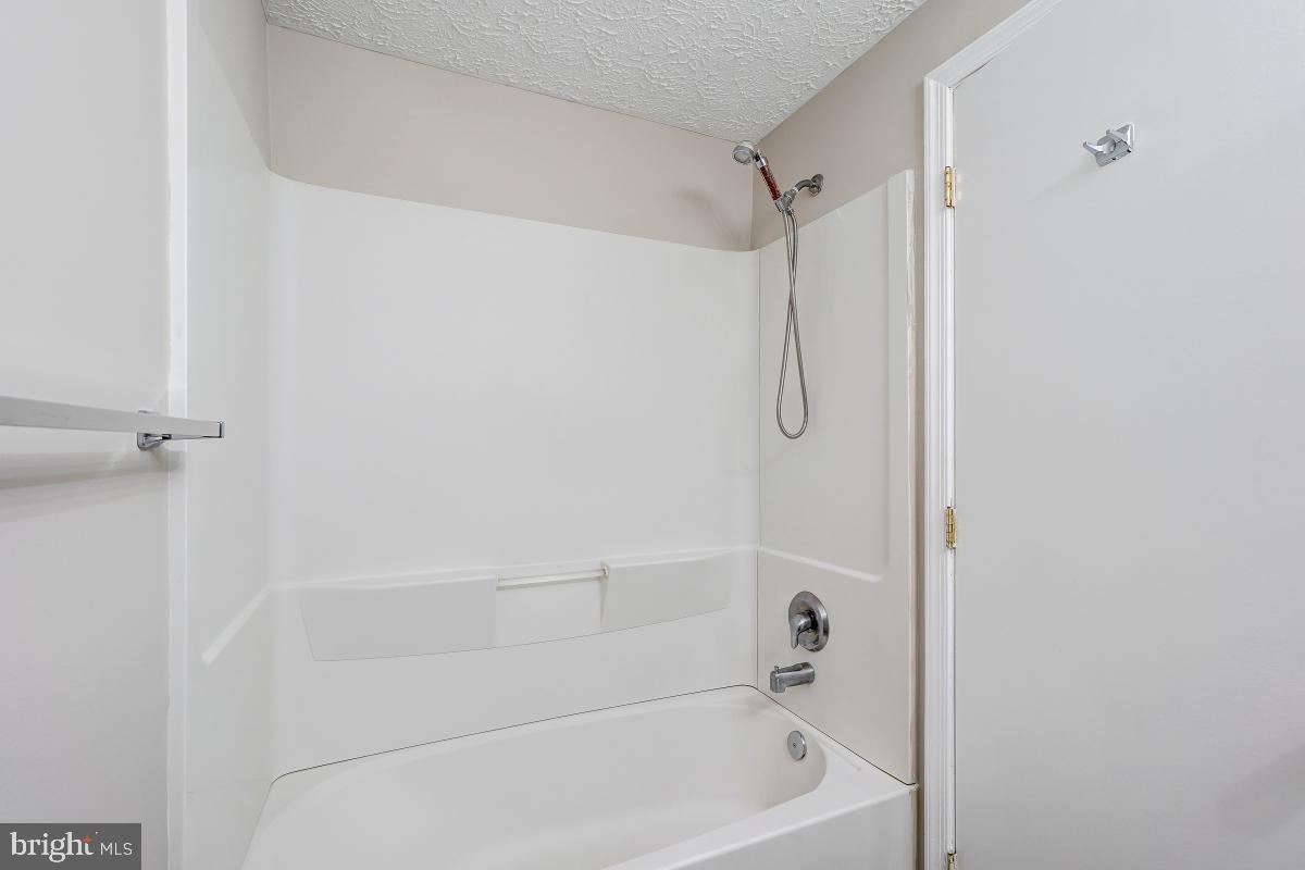 AMBERTOWNE - Residential Lease