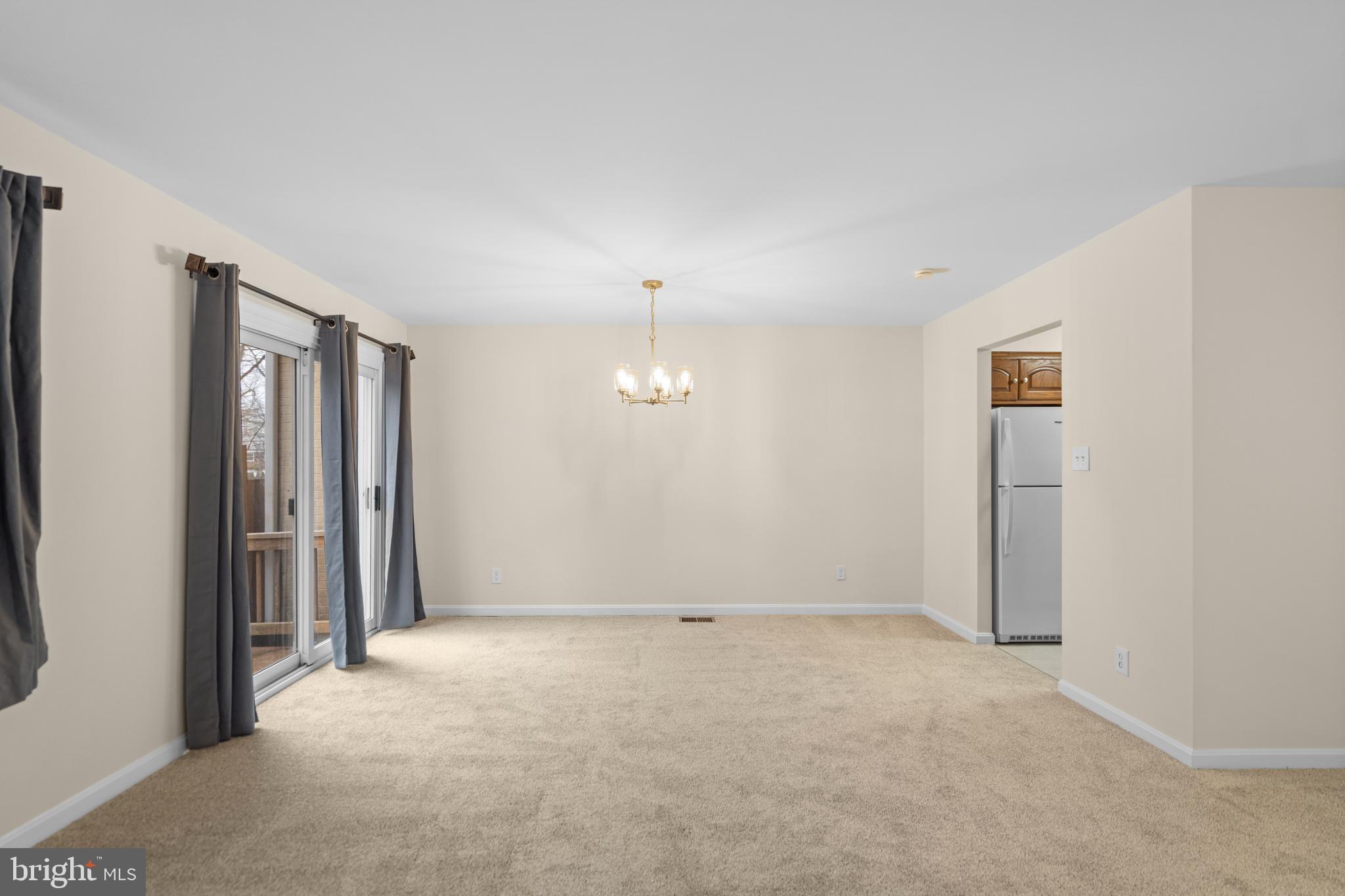 LONDON TOWNE - Residential