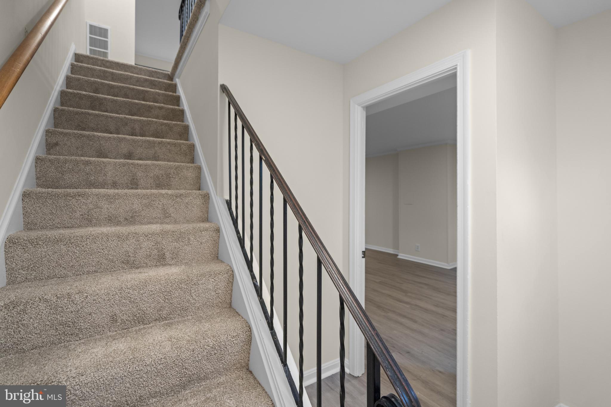 LONDON TOWNE - Residential