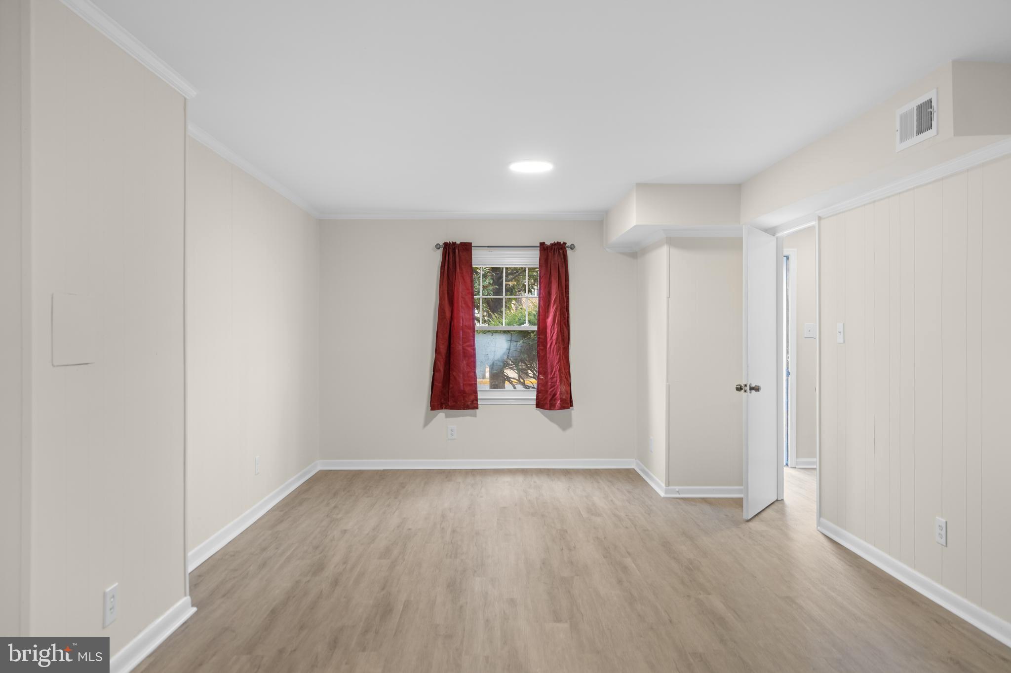 LONDON TOWNE - Residential