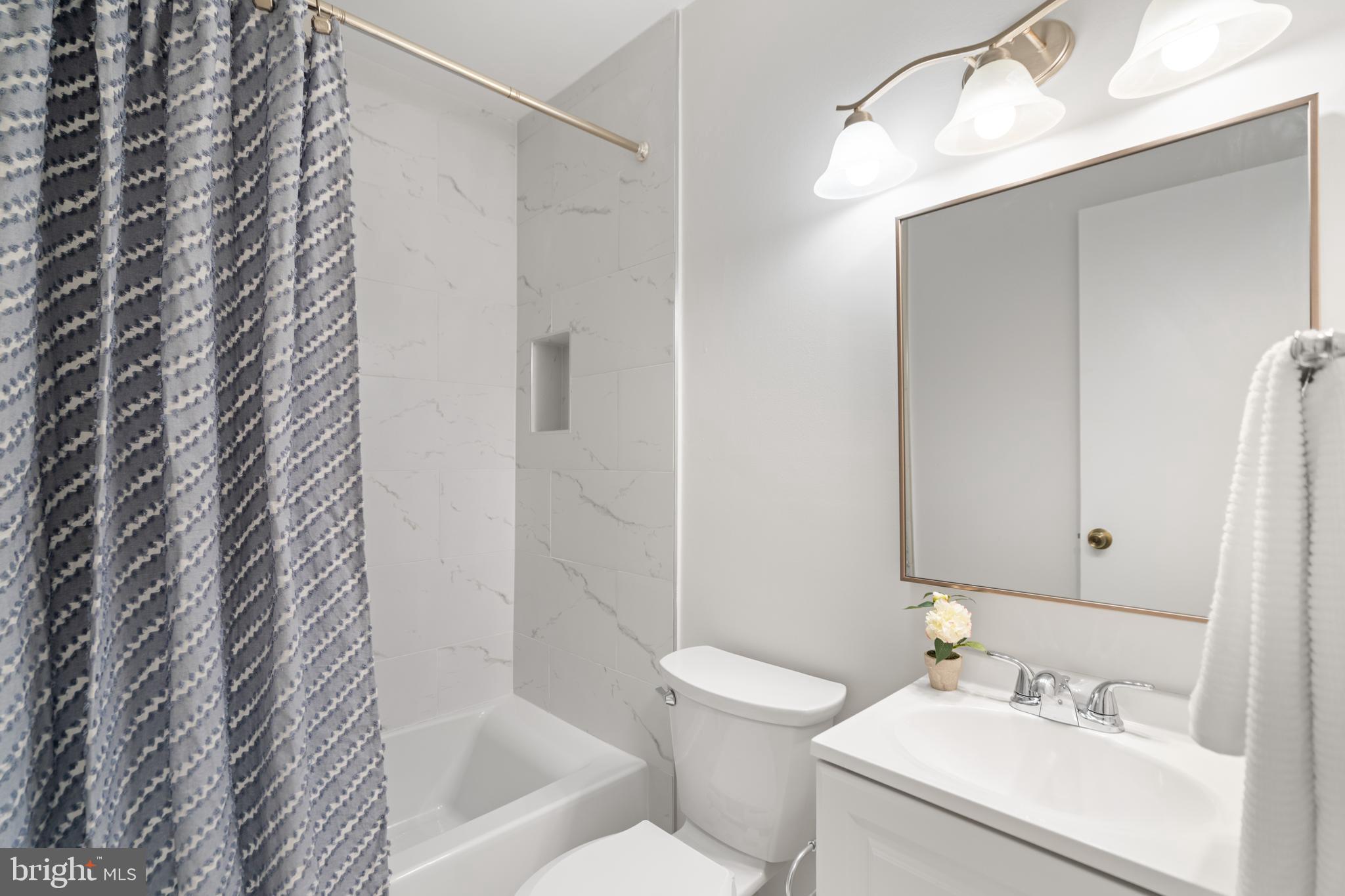 LONDON TOWNE - Residential