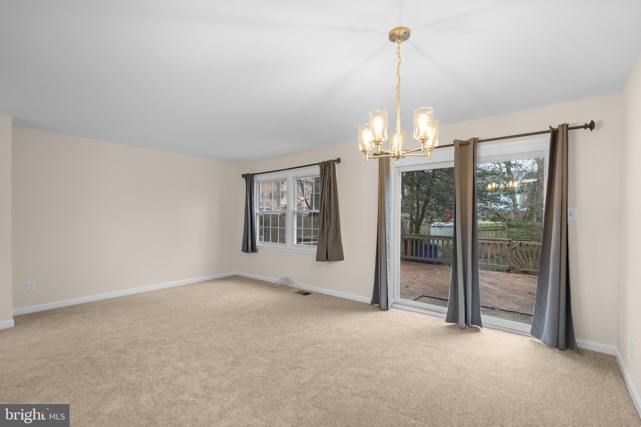 LONDON TOWNE - Residential