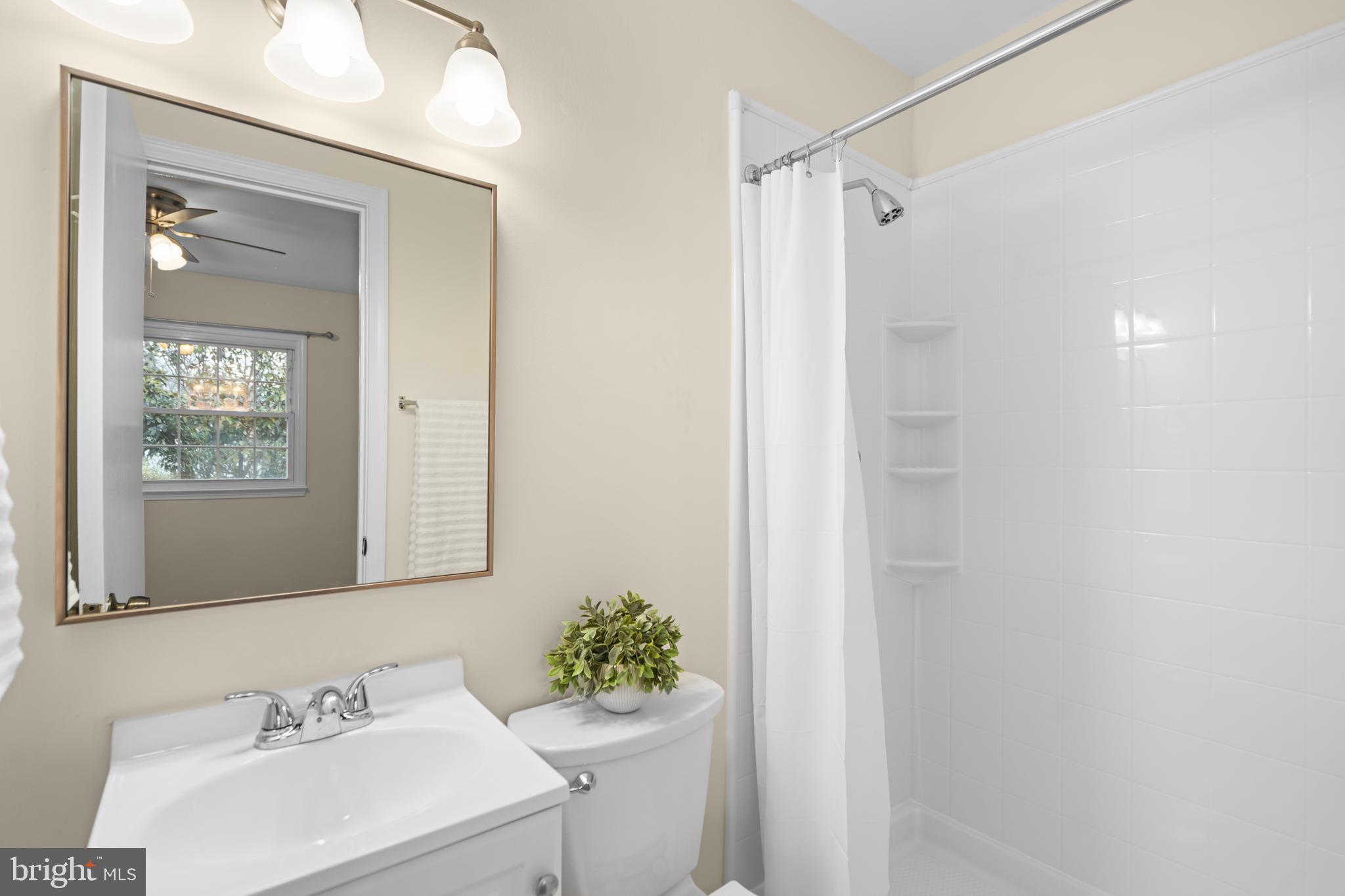 LONDON TOWNE - Residential