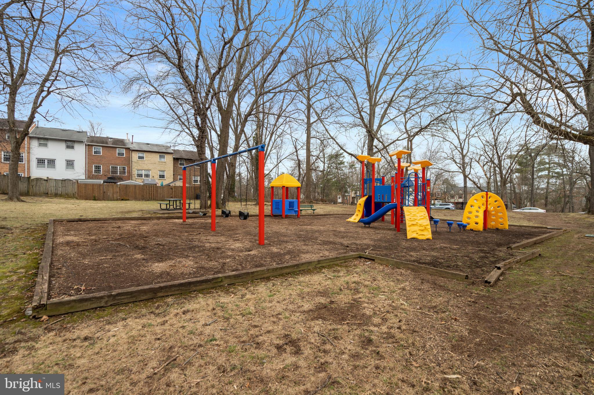 LONDON TOWNE - Residential