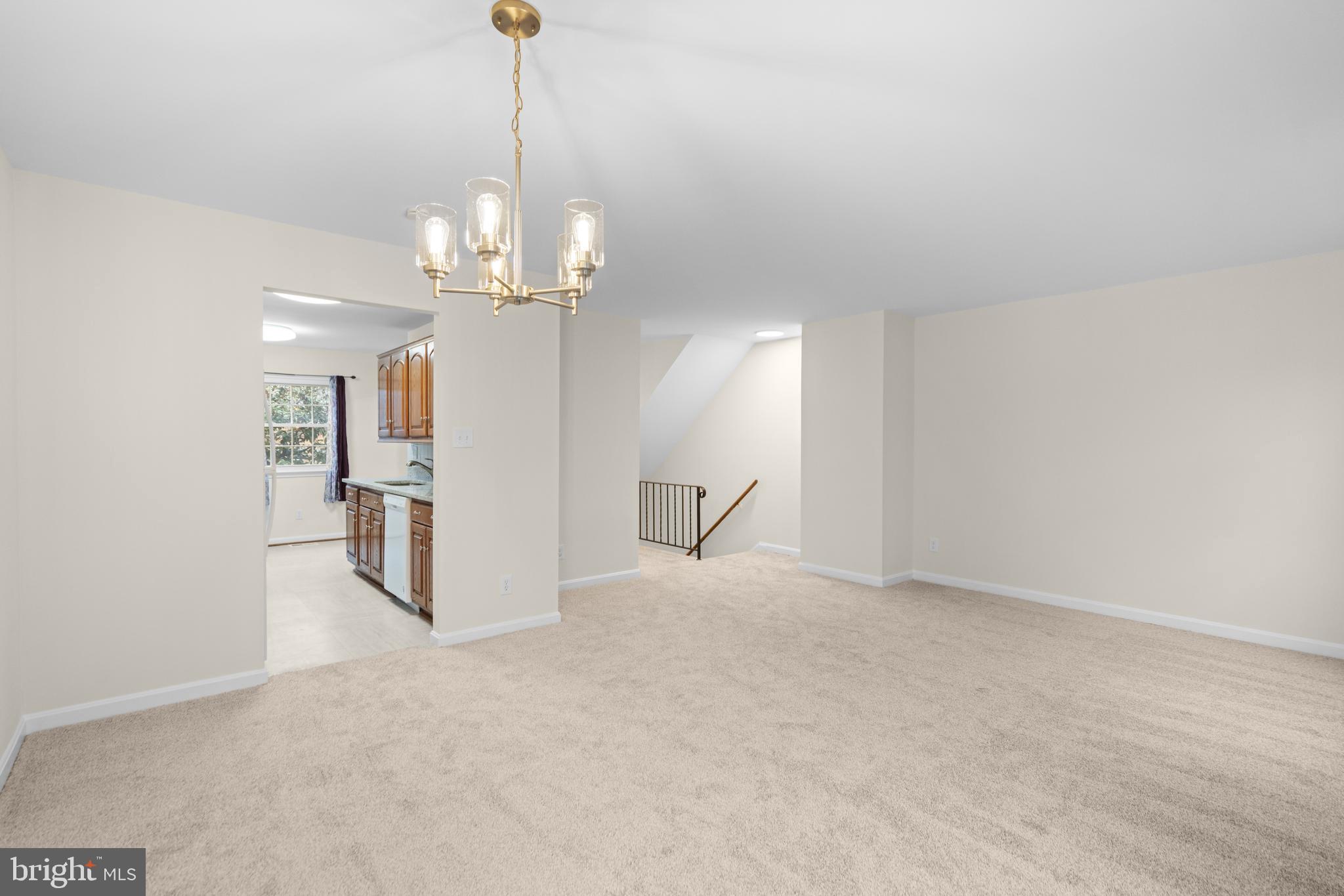 LONDON TOWNE - Residential