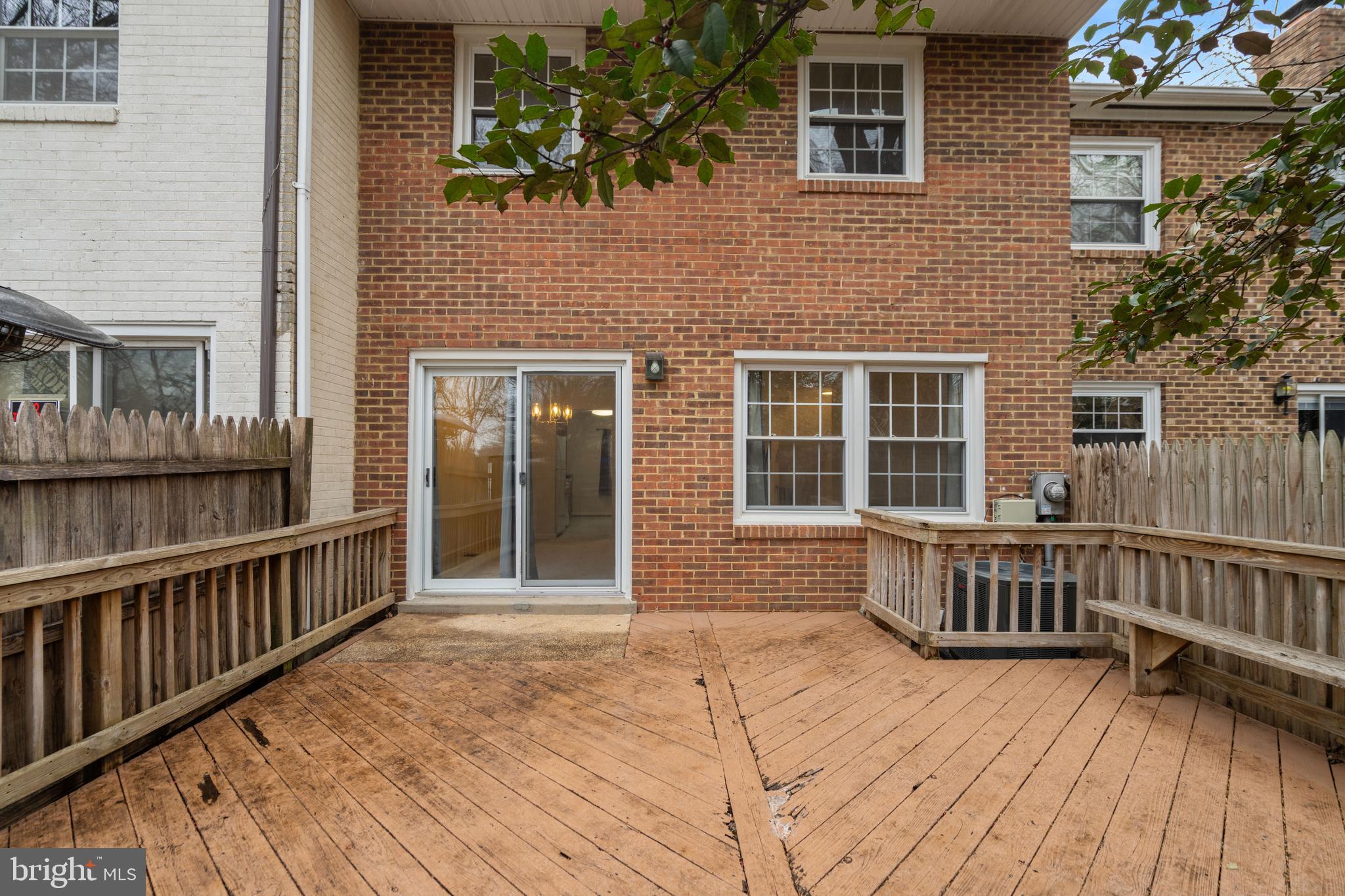 LONDON TOWNE - Residential